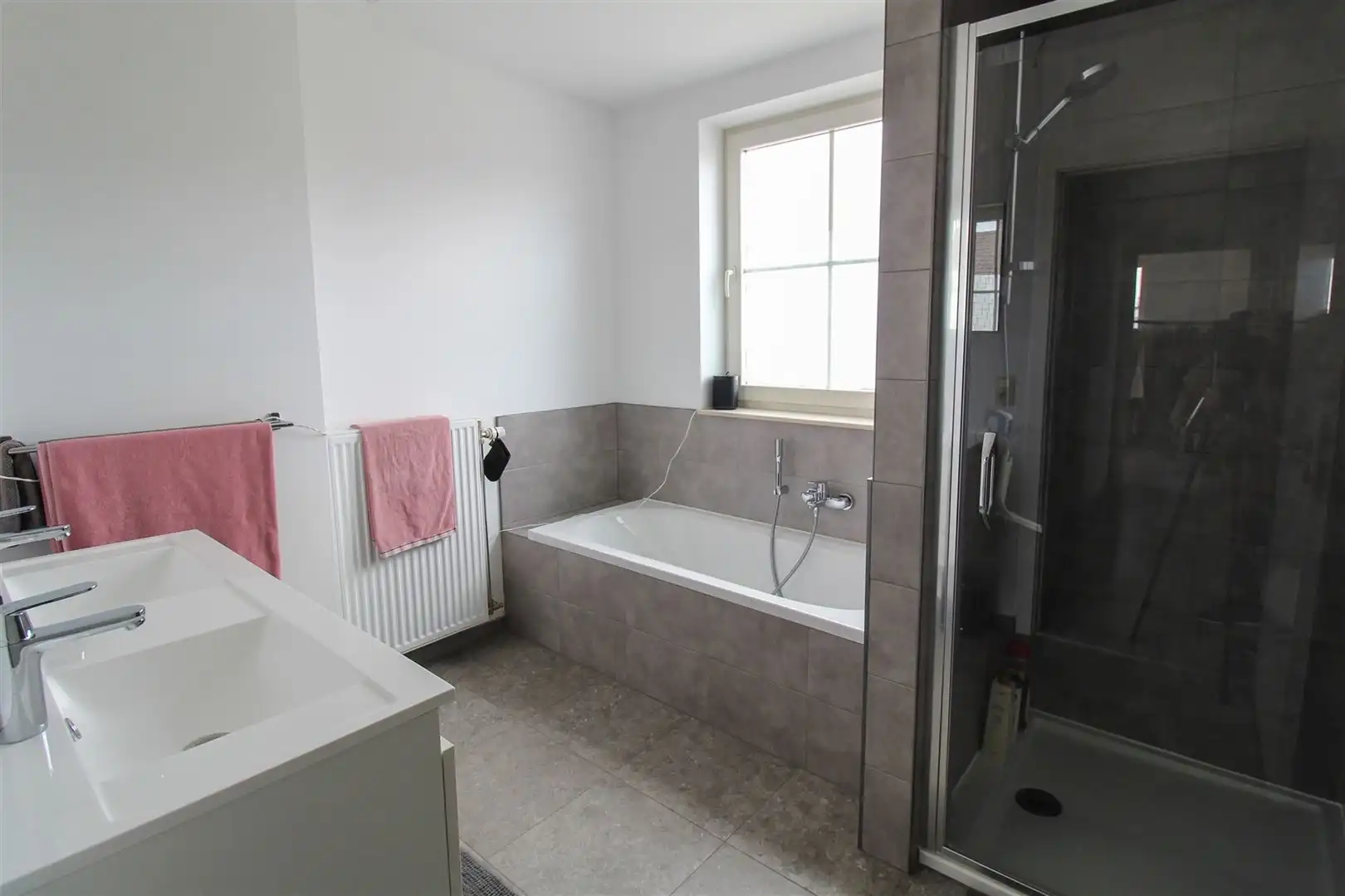 Nieuwbouw halfopen bebouwing met zonnige tuin foto 10