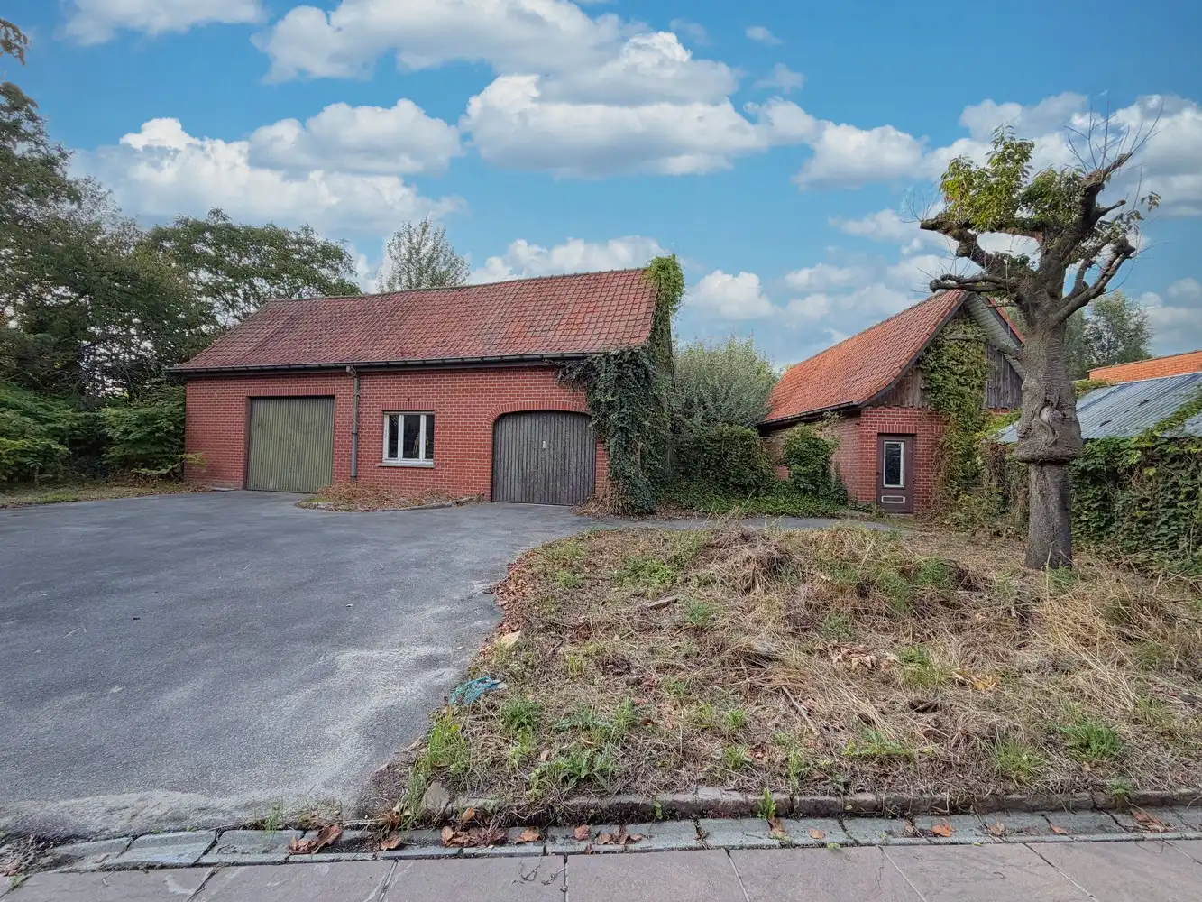 Unieke eigendom met bijgebouw op perceel van 2737 m² foto 3