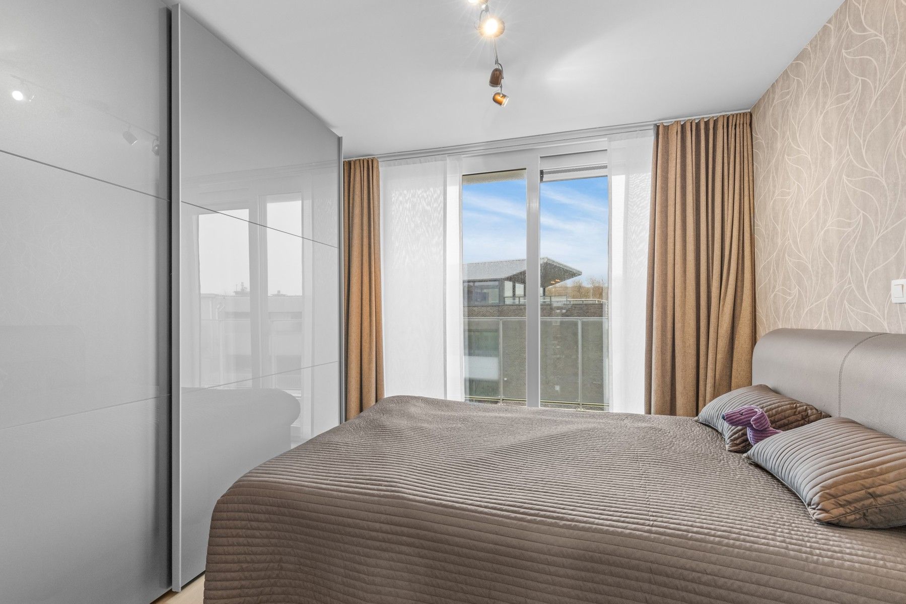 Ruim appartement met 2 terrassen en dubbele garage foto 11