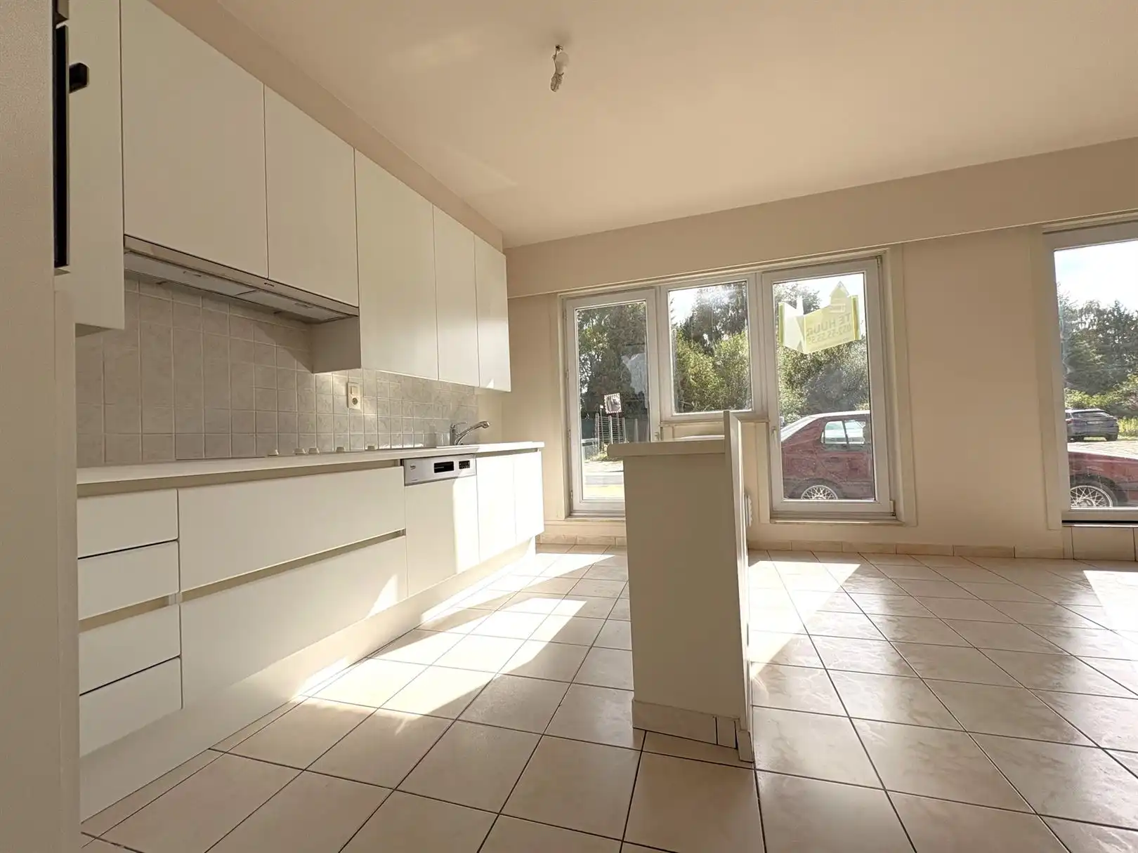 Volledig gerenoveerd gelijkvloers appartement foto 5