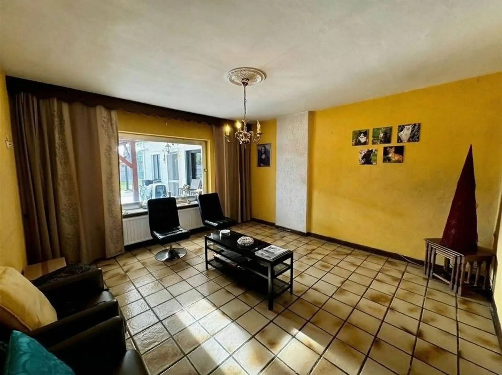 Gesloten bebouwing met ruime indeling en zuidgerichte tuin in Vucht foto 3