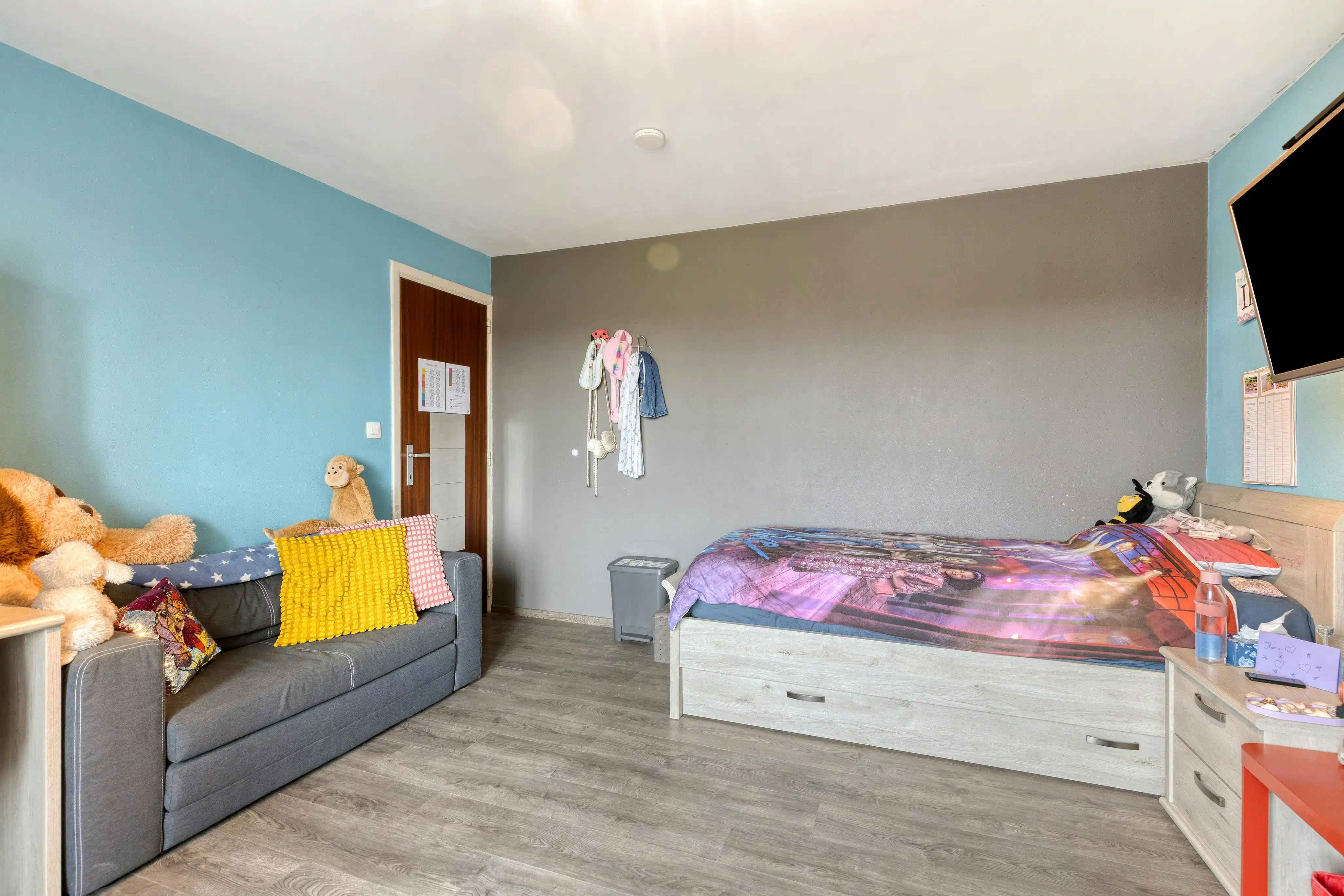 Gerenoveerde woning met 4 slaapkamers, tuin en garage. foto 15