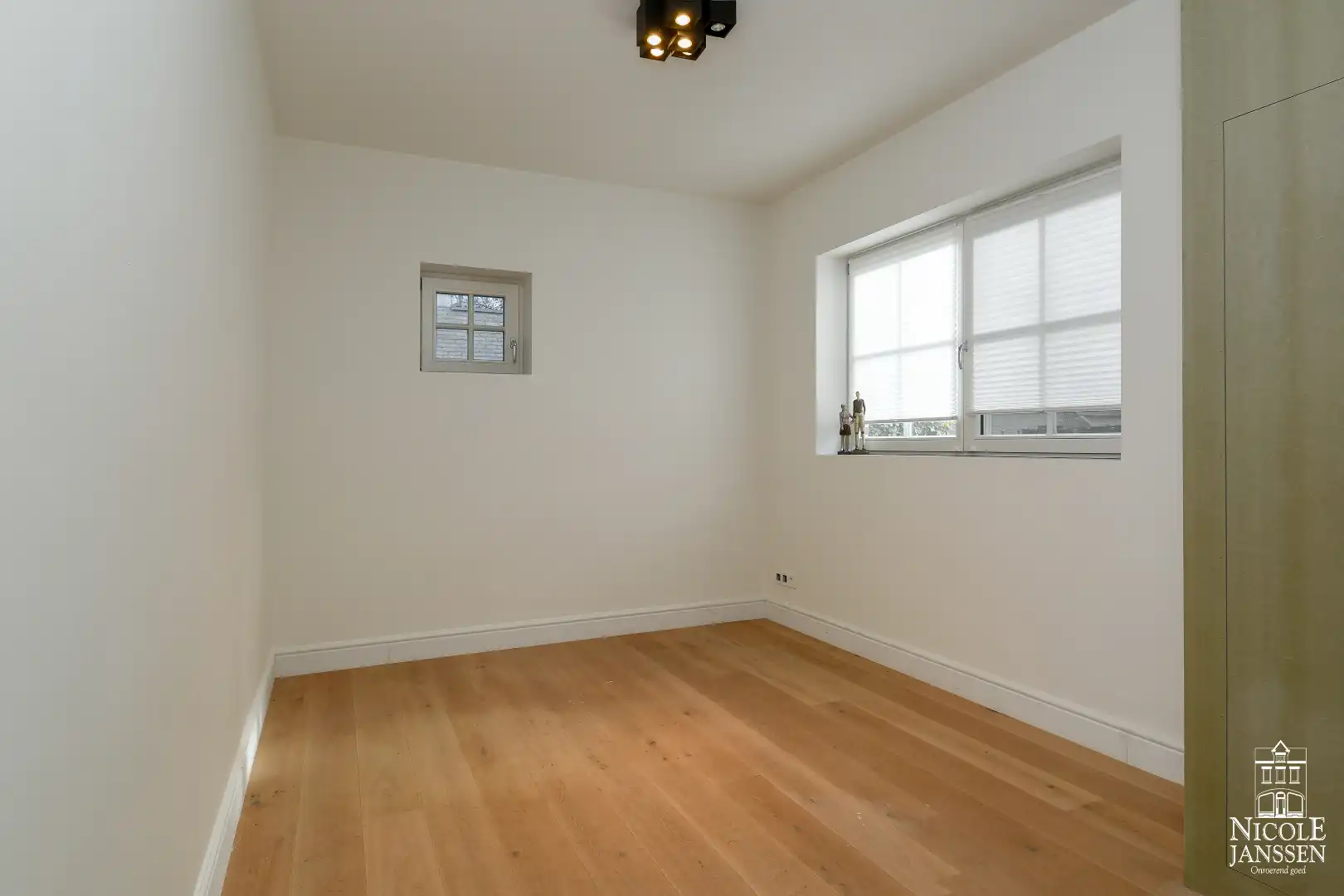 Schitterend landhuis in pastoriestijl met prachtige tuin op een rustige locatie foto 19