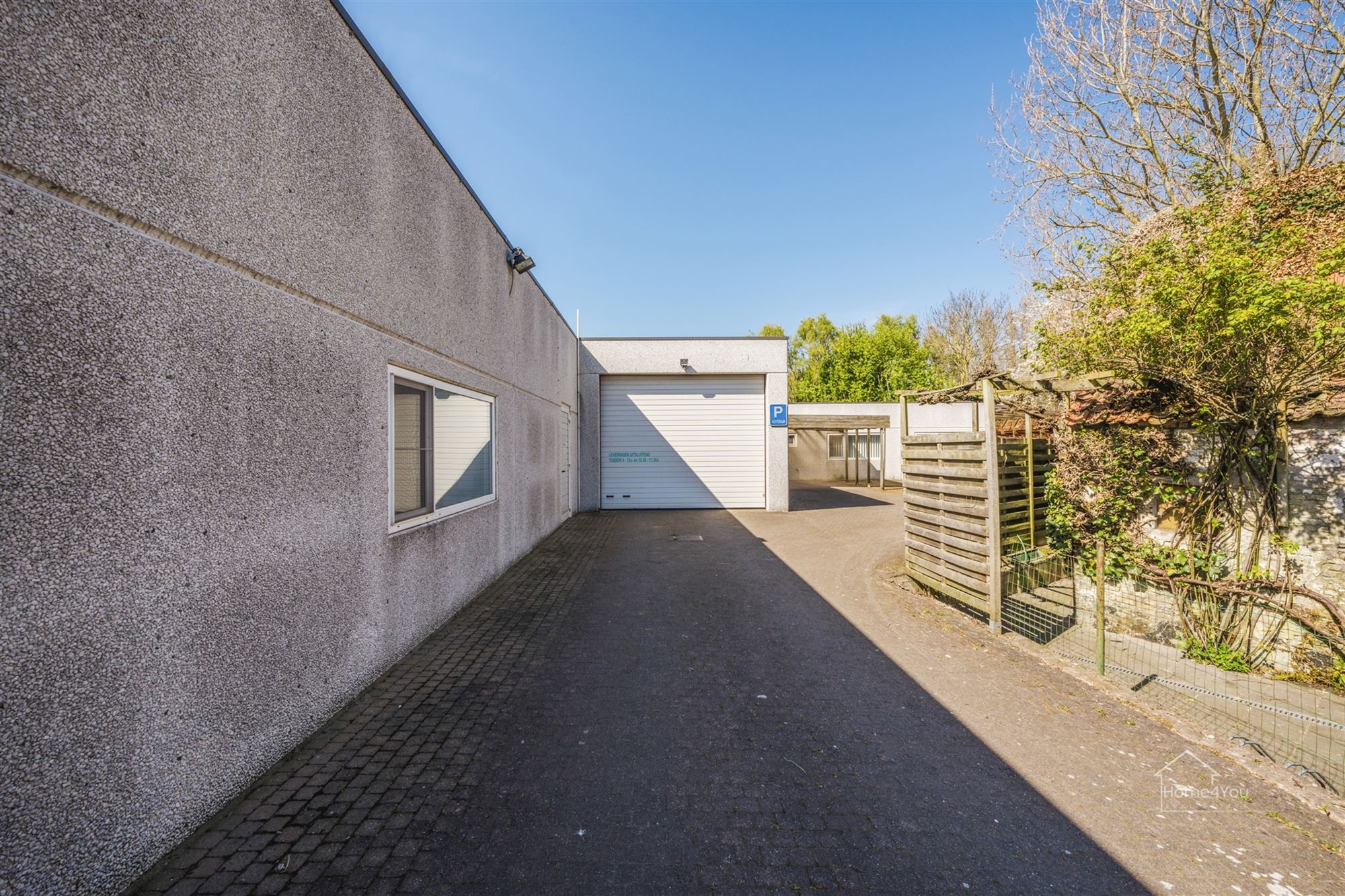  Multifunctioneel bedrijfsgebouw met toonzaal, magazijn, kantoren én woonst op toplocatie. foto 9
