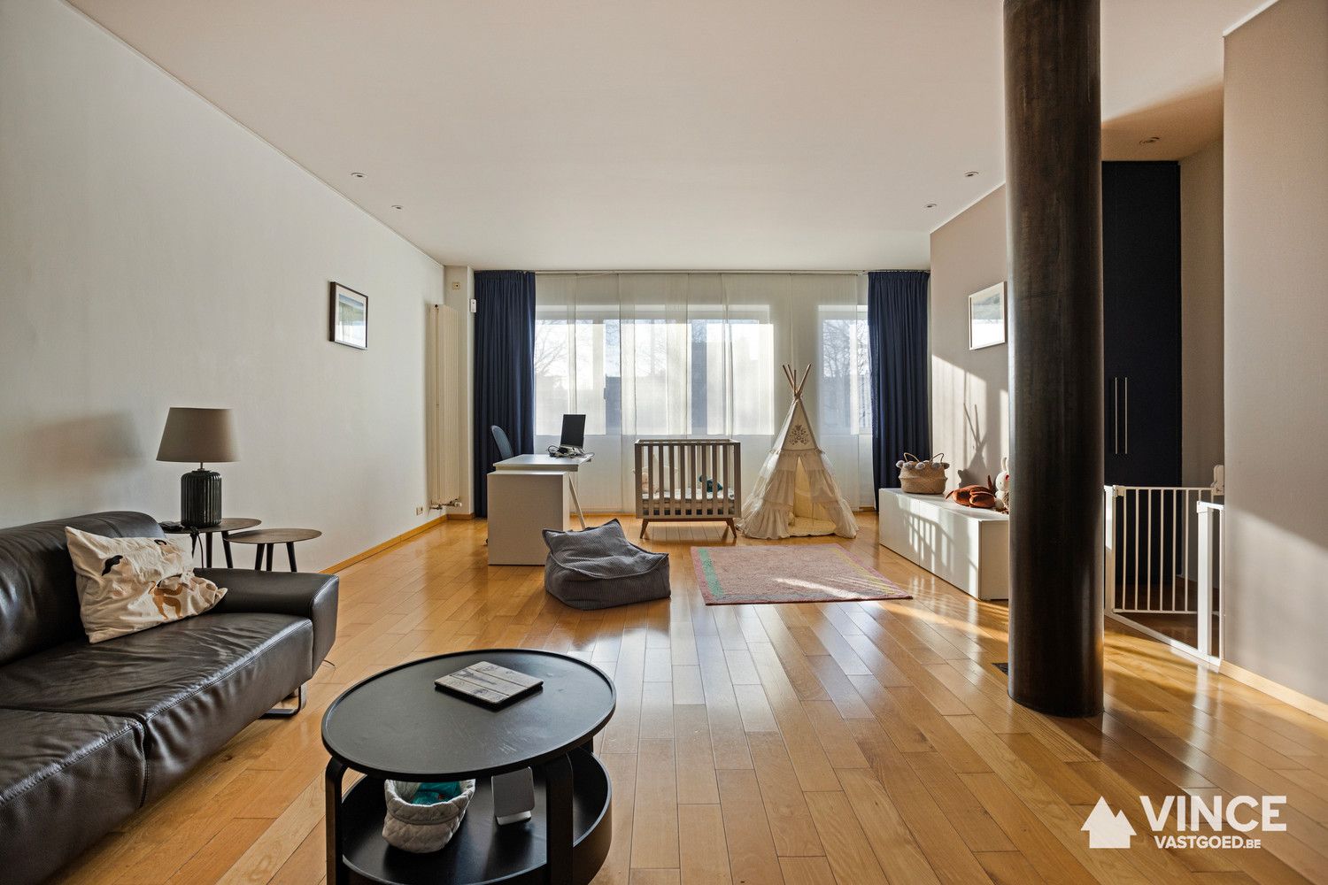 Prachtig huis met indrukwekkende elementen, ruime indeling en leuke tuin foto 16