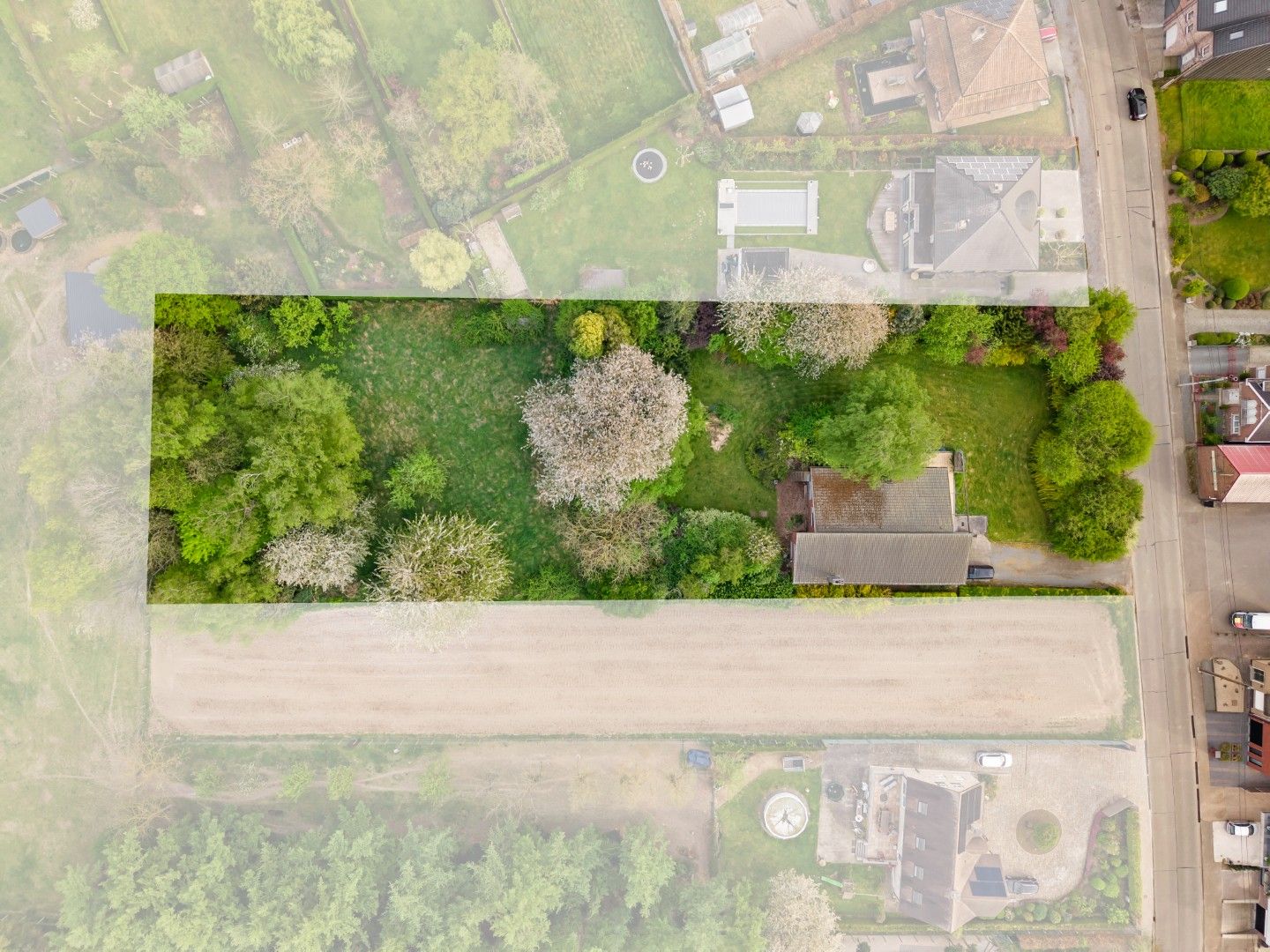 SEVENTIES BUNGALOW OP PERCEEL 46 A 48 CA MET POTENTIËLE BOUWGROND foto 6