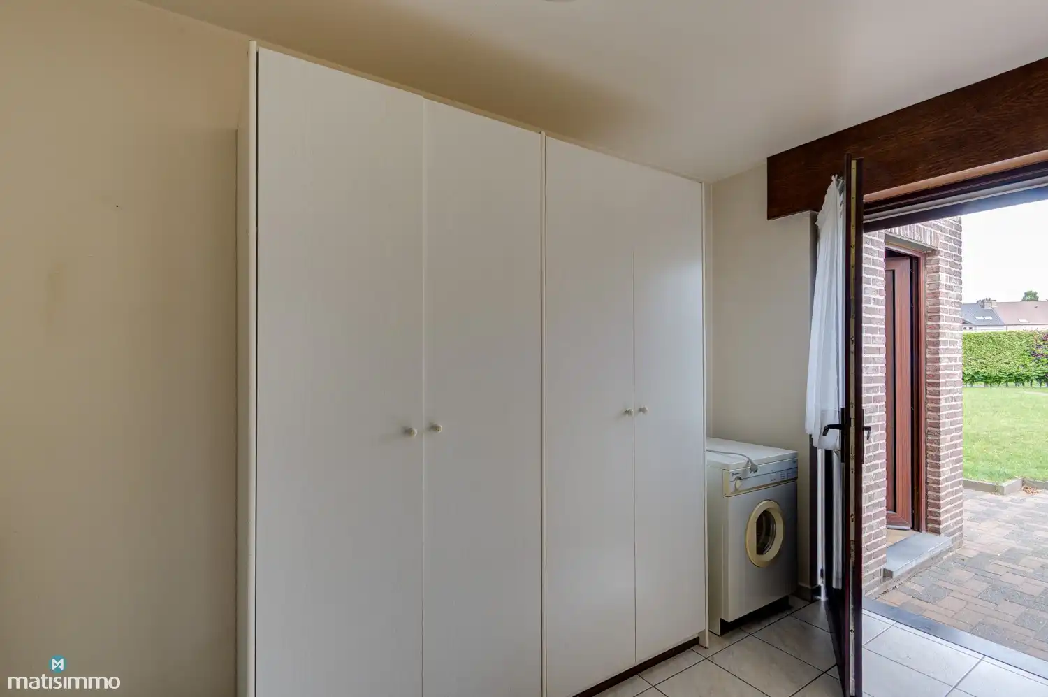 MEERSGEZINSWONING (2 APP.) MET 2 GARAGES, KELDER, ZOLDER EN RUIME TUIN IN MUNSTERBILZEN foto 10