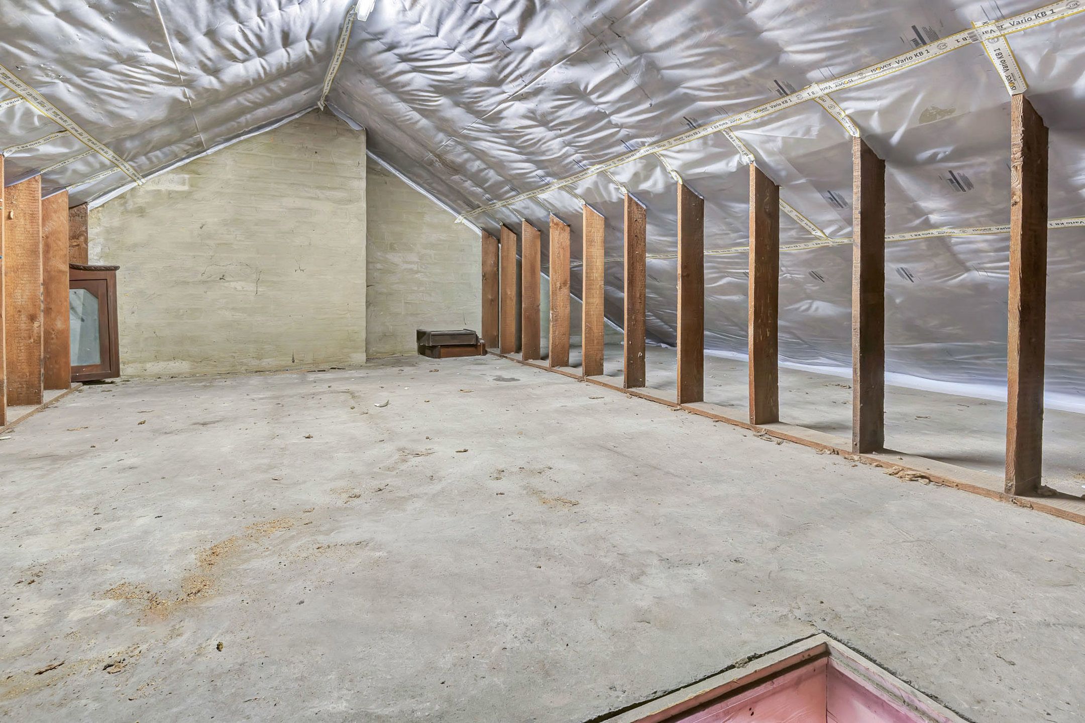 Halfopen woning met veel potentieel op ruim perceel foto 9