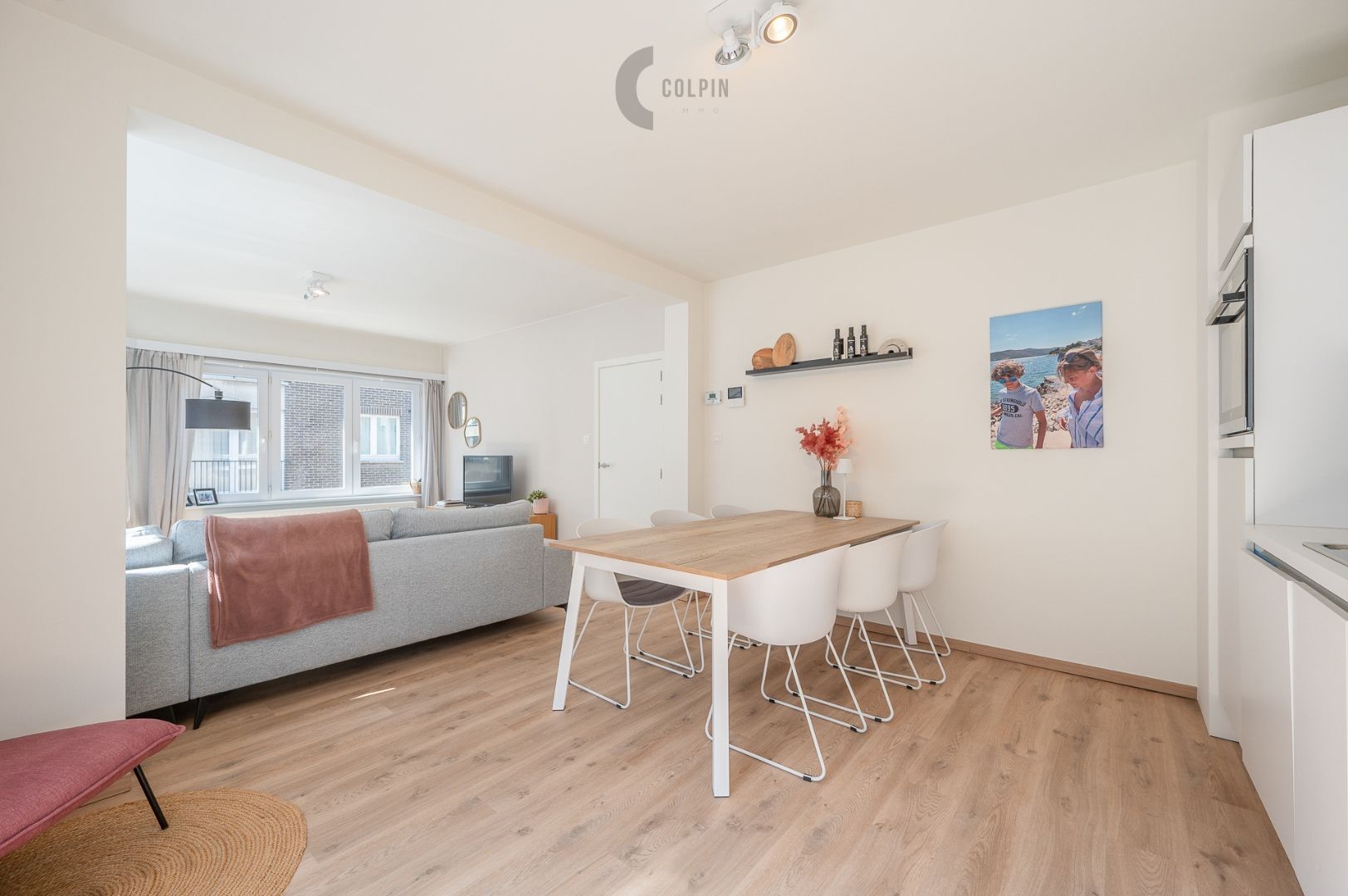Prachtig instapklaar hoekappartement met 2 slaapkamers op centrale locatie foto 3