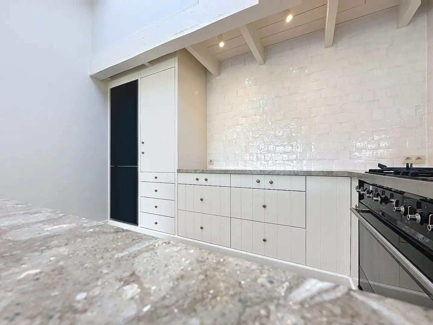 Sfeervolle en luxe tussenwoning in Zuidzande met vrij zicht over de velden foto 12