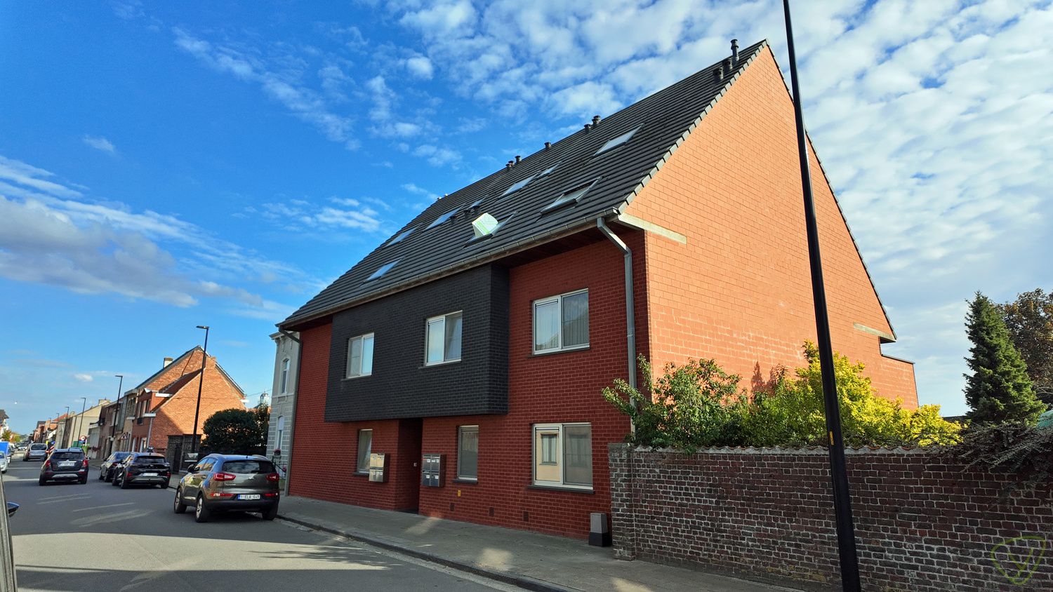 Zonnig appartement met garage in de dorpskern van Sint-Laureins foto {{pictureIndex}}