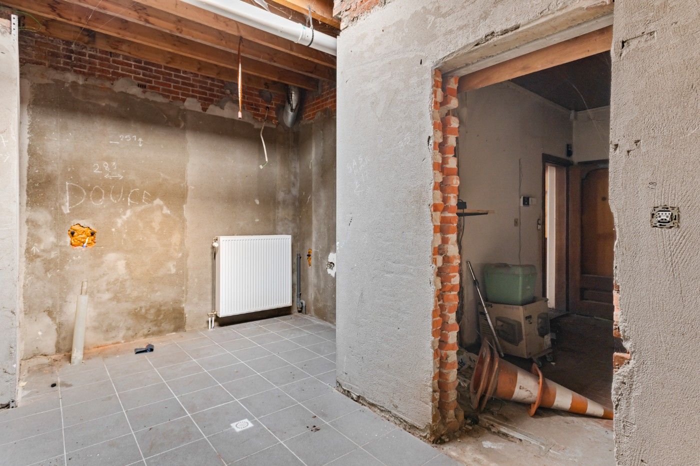 Te renoveren woning met 2 slpk., garage en grote tuin foto 8