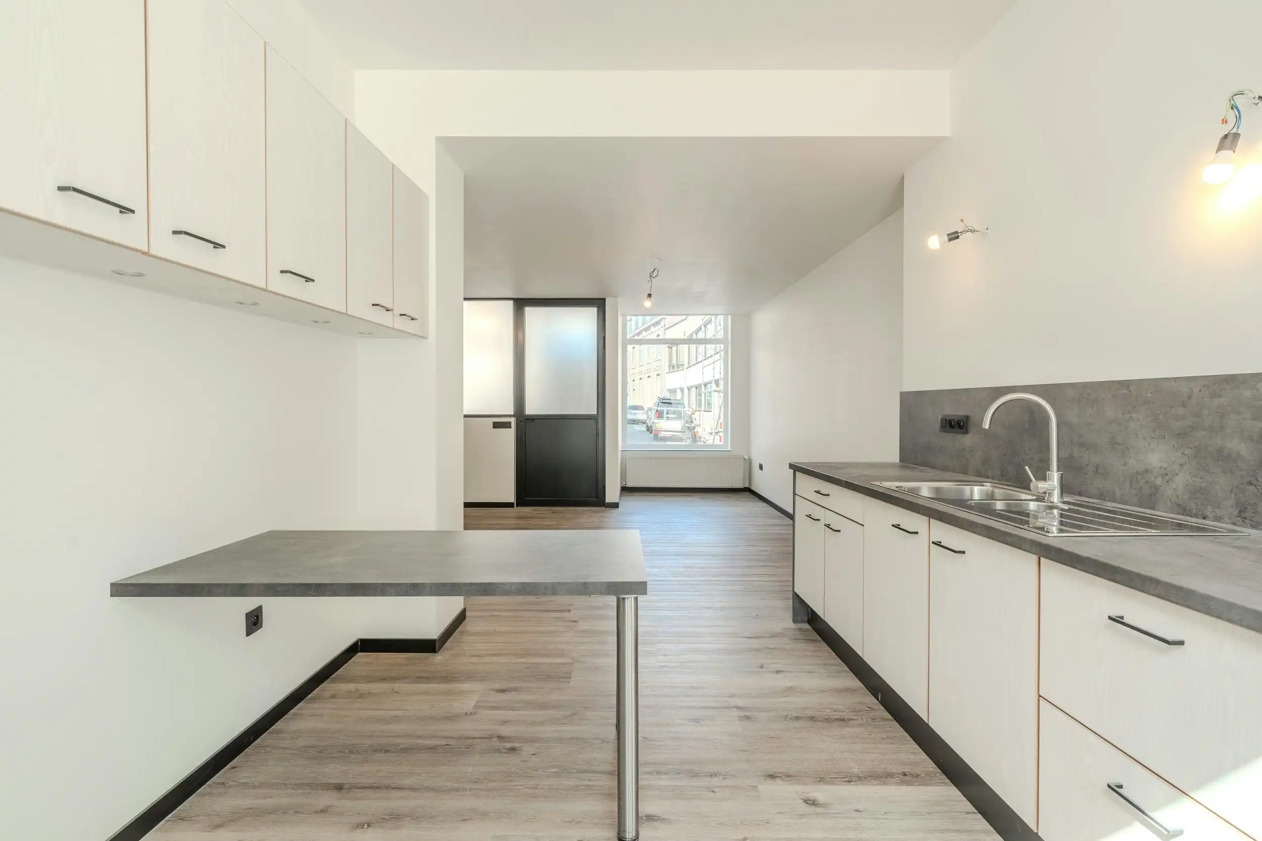 Totaal gerenoveerd huis te koop in hartje Ieper foto 12