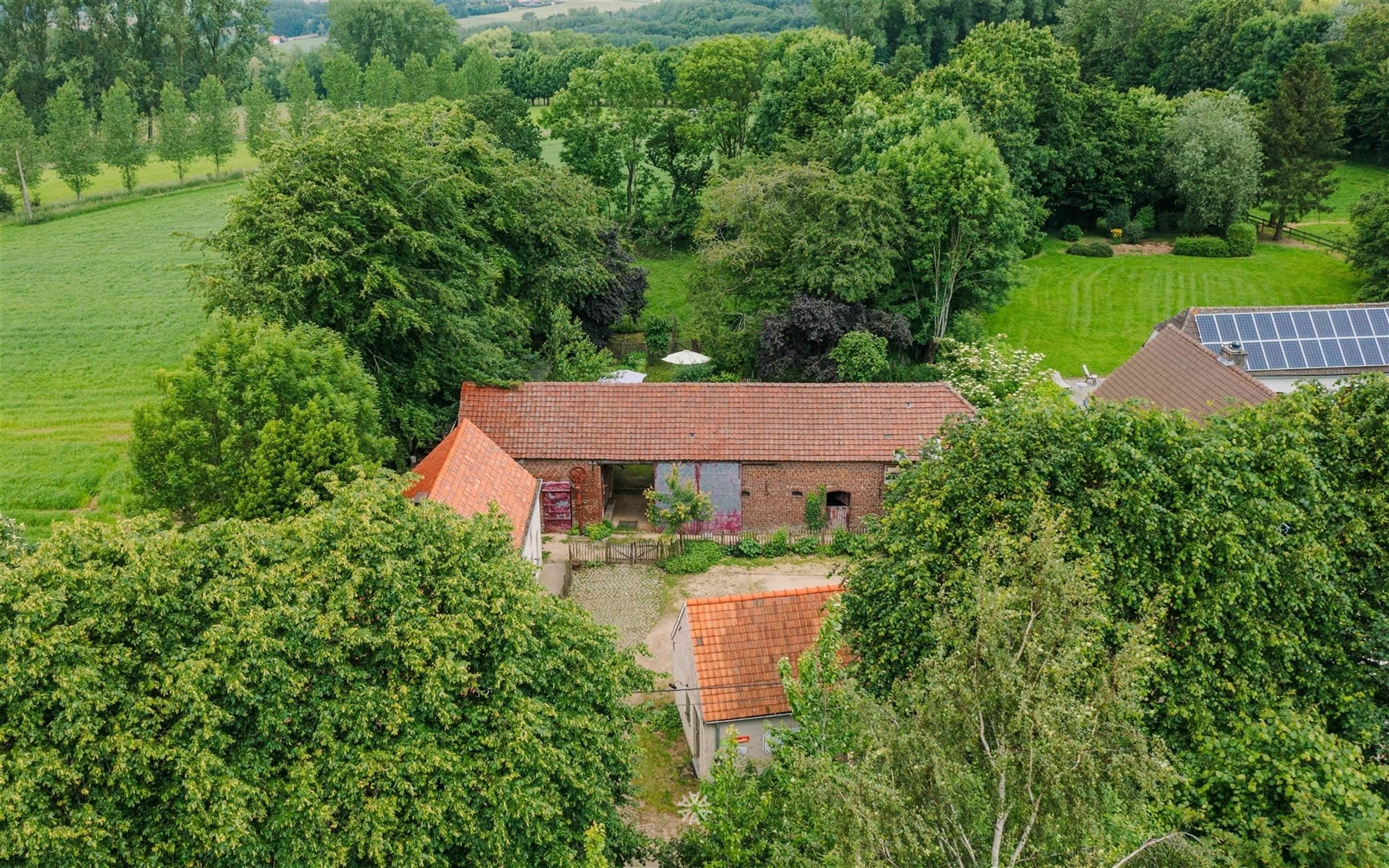 uniek gelegen vierkantshoeve in Schorisse foto 5