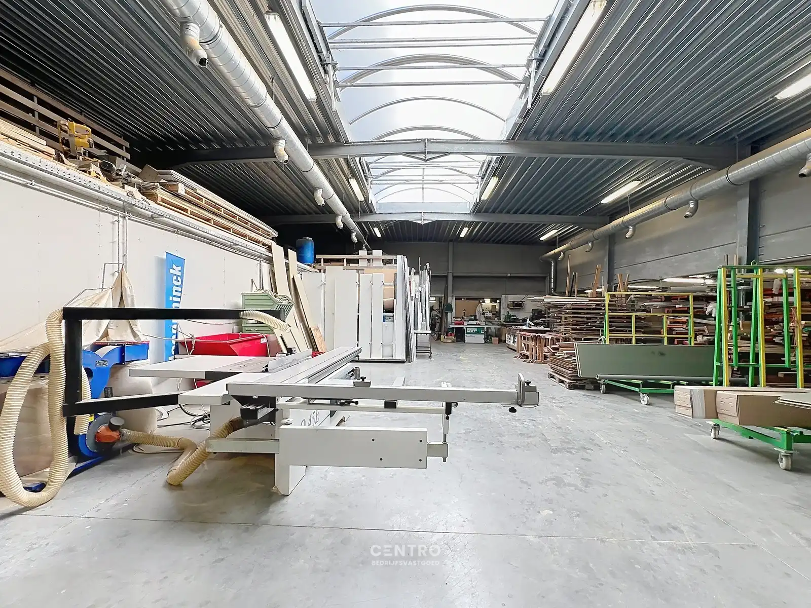 Veelzijdig bedrijfspand met ruim MAGAZIJN, TOONZAAL, KANTOREN EN COMFORTABELE WONING op 1.746 M²! foto 17