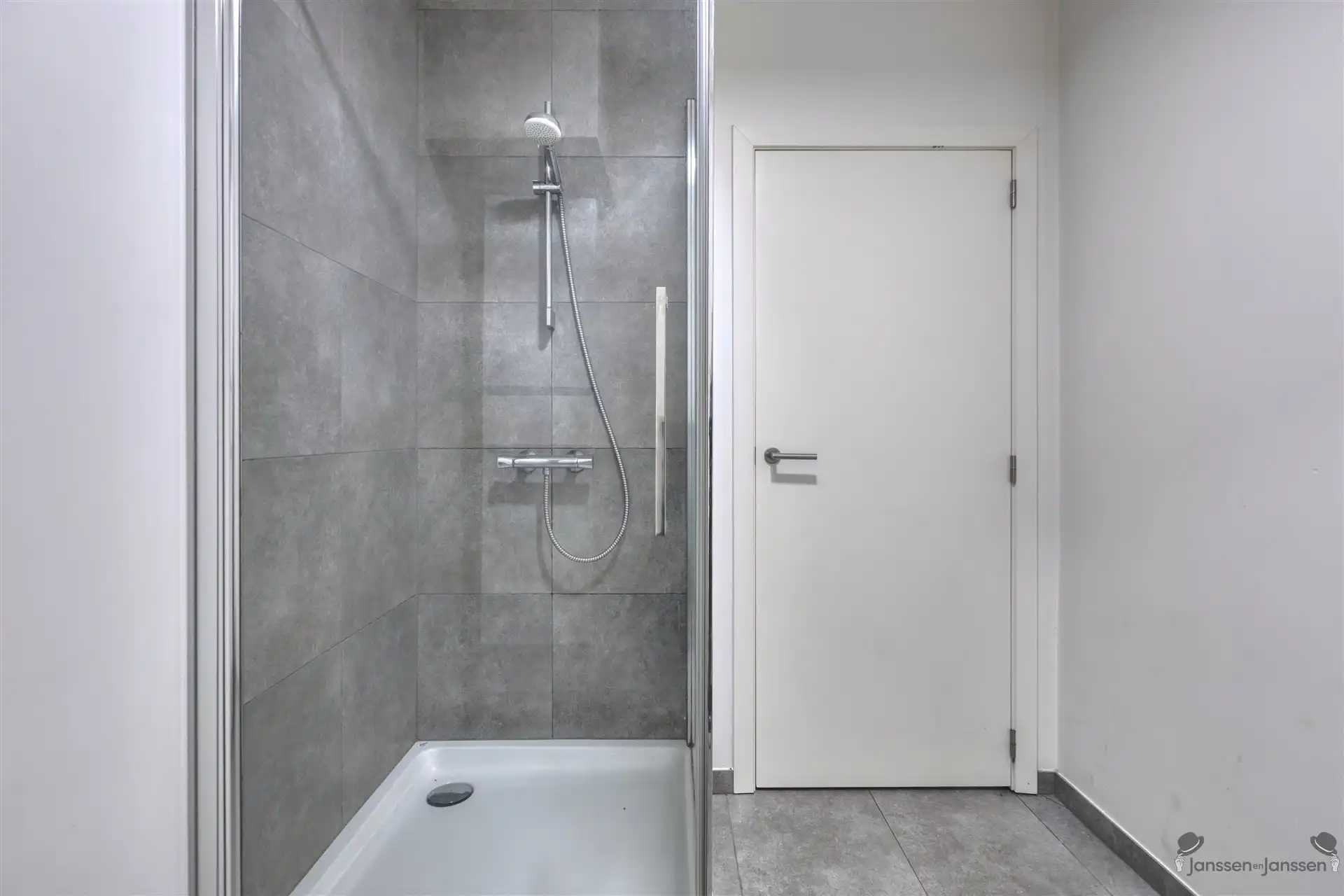 Instapklaar energiezuinig gelijkvloers appartement met 3 slaapkamers te Tessenderlo-Ham foto 14
