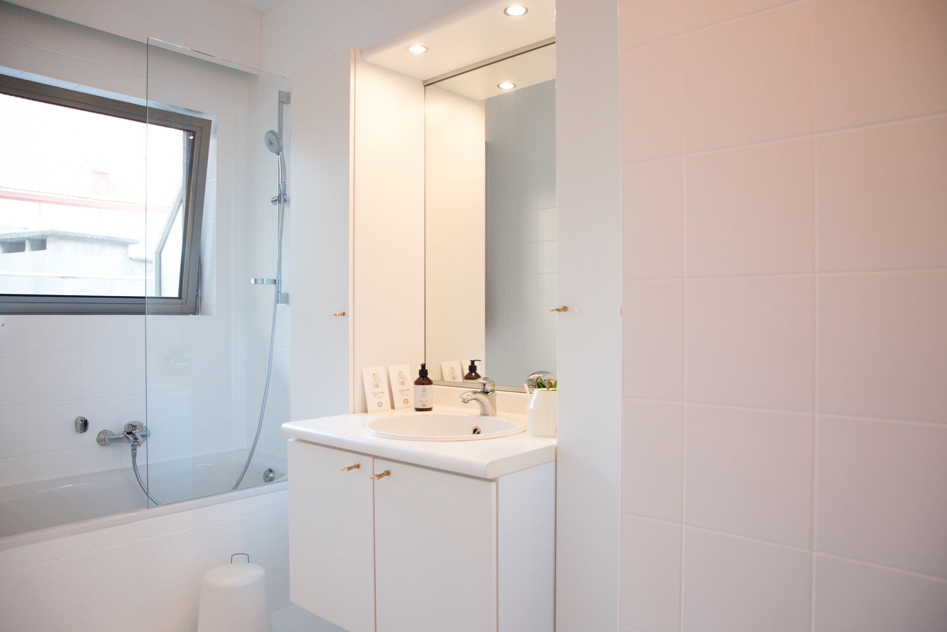 Sfeervol ingericht appartement onder de Onze Lieve Vrouwekathedraal foto 9