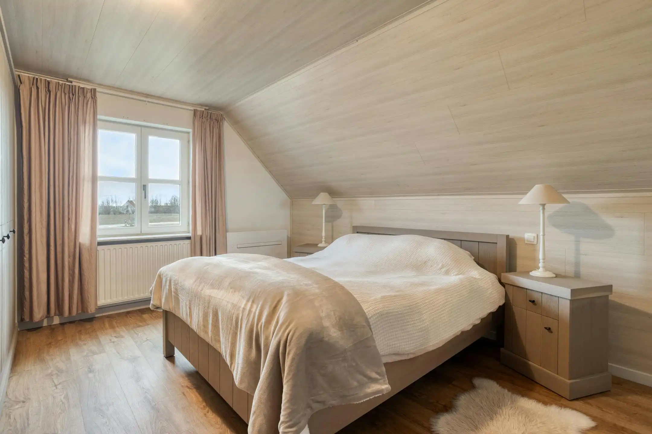 Landelijke woning met 4 slaapkamers op 2.772m² te Beauvoorde. foto 6