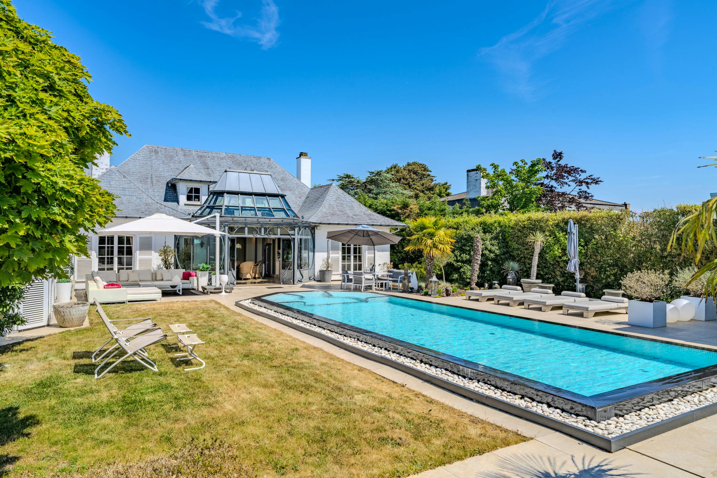 Magnifieke villa met zwembad langs de Spalaan te Oostende foto 16