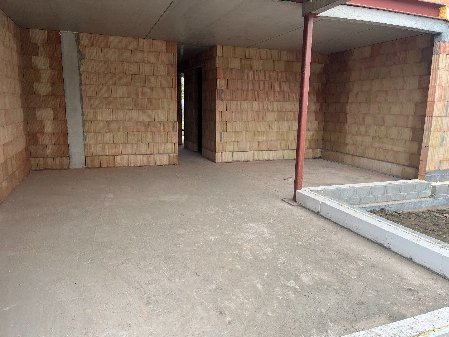 Gelijkvloers appartement met 2 slaapkamers en tuintje. foto 2