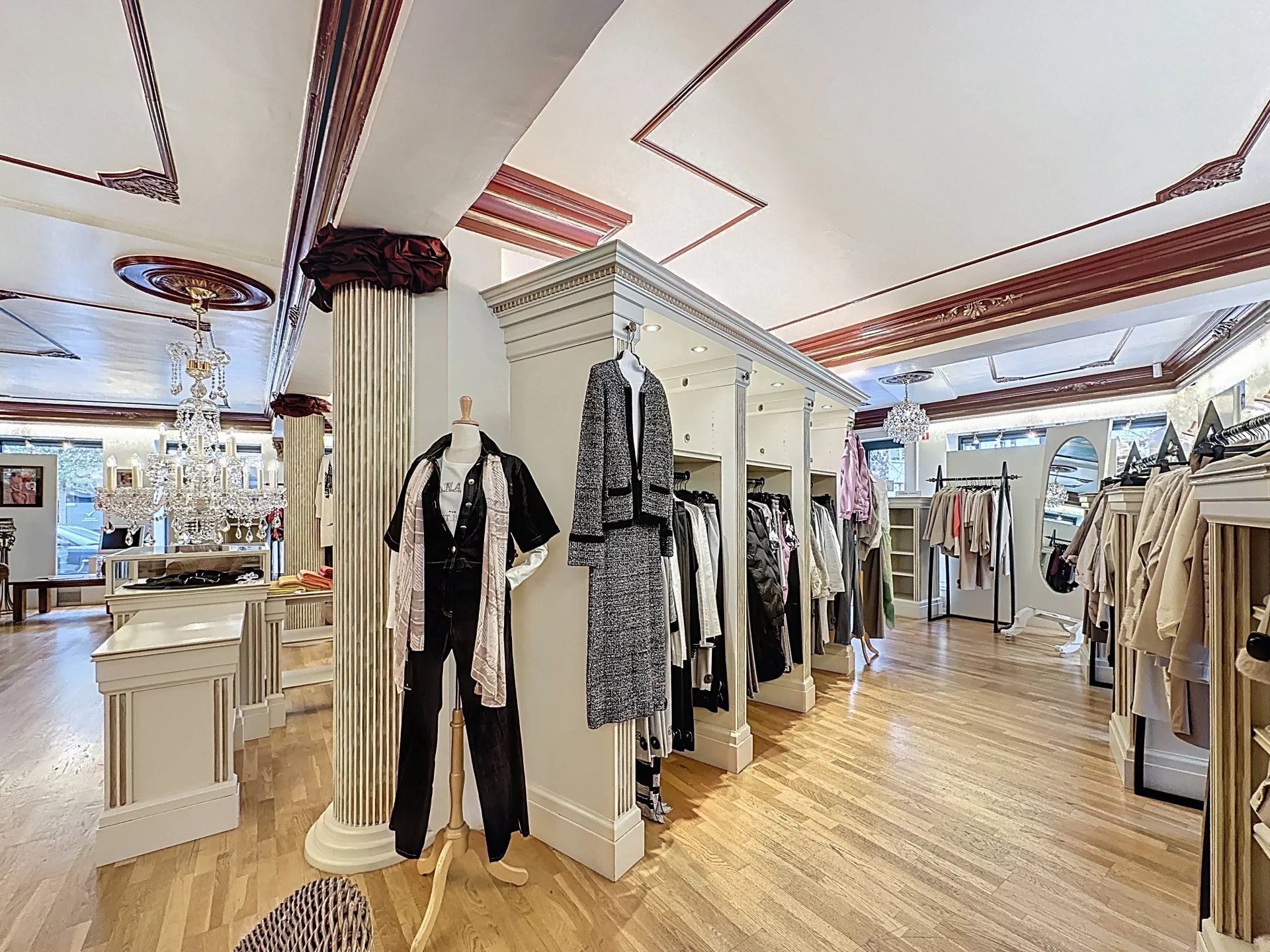 Ruim handelspand met kantoor en keuken op toplocatie. foto 4