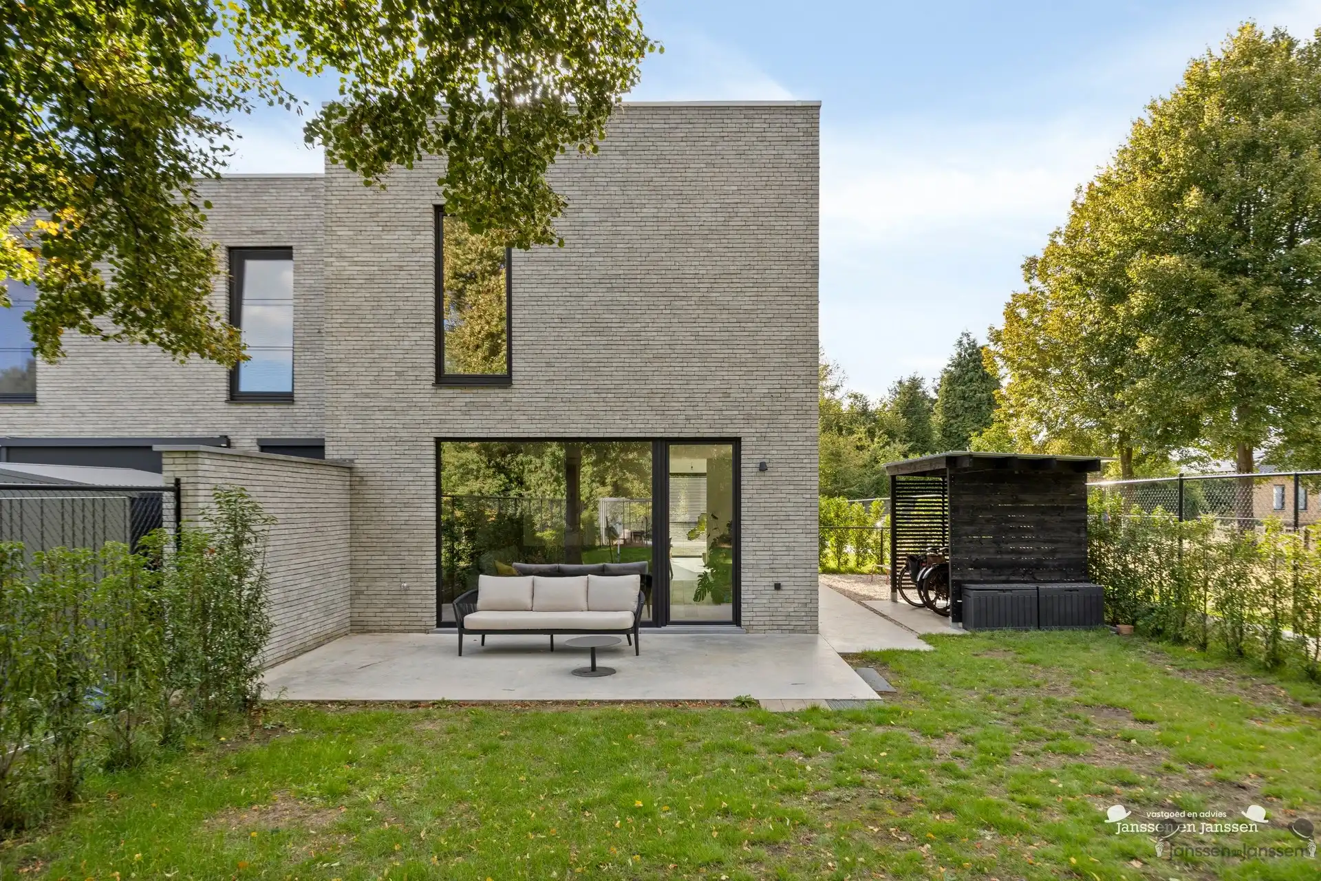 Moderne halfopen bebouwing uit 2024 met hoogwaardige afwerking foto 25