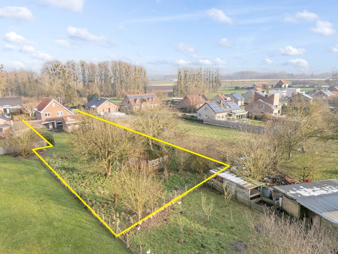 Te renoveren vrijstaande woning met zuidwest gerichte tuin en achterliggende weide op 16a 23ca foto 2