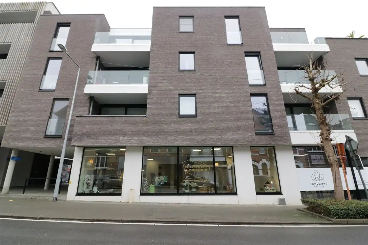 handelszaak met grote zichtbaarheid te midden van centrum foto 29