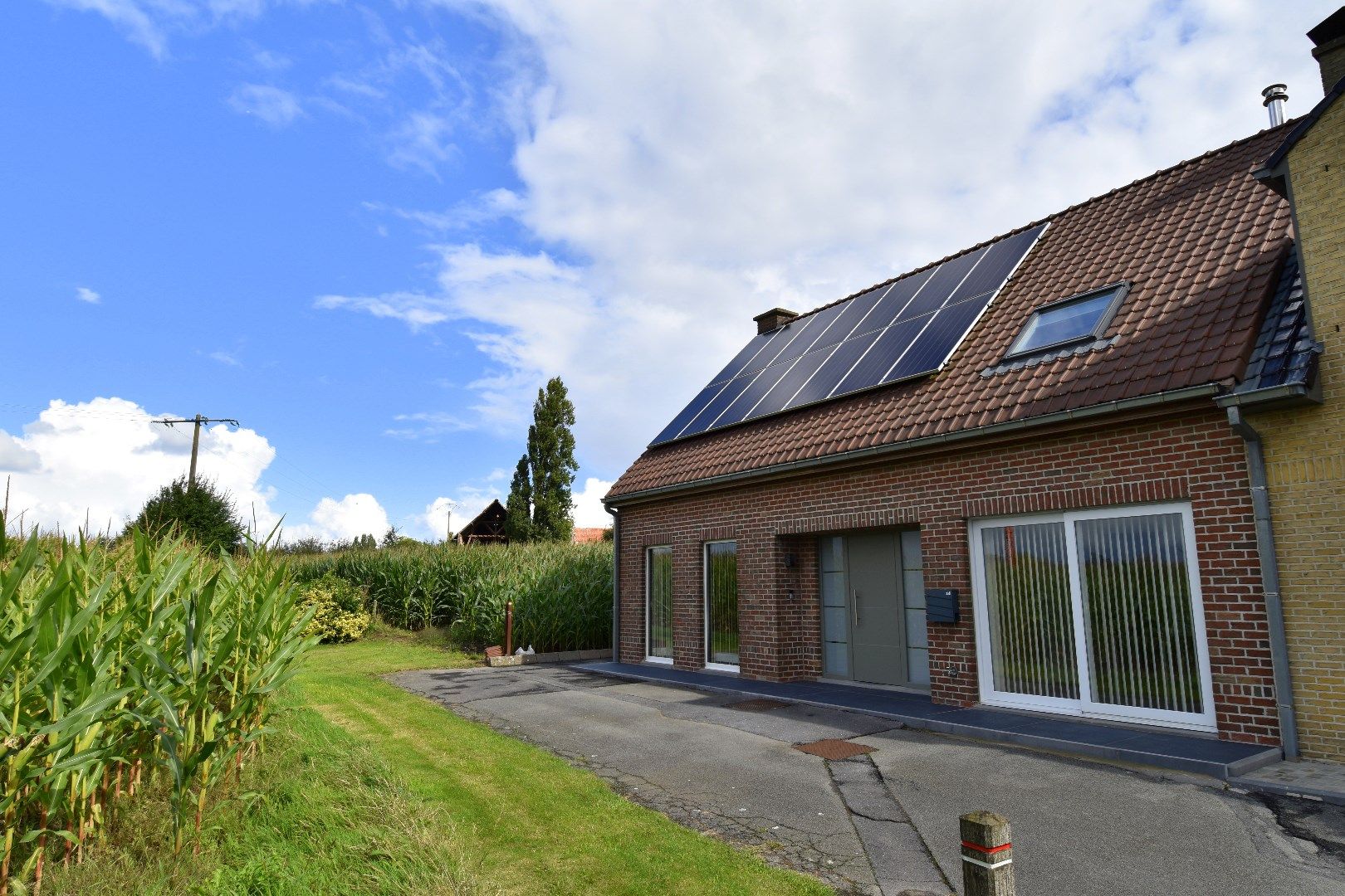 Unieke 4-slaapkamer woning omgeven door rust en natuur te koop in Gullegem foto 1