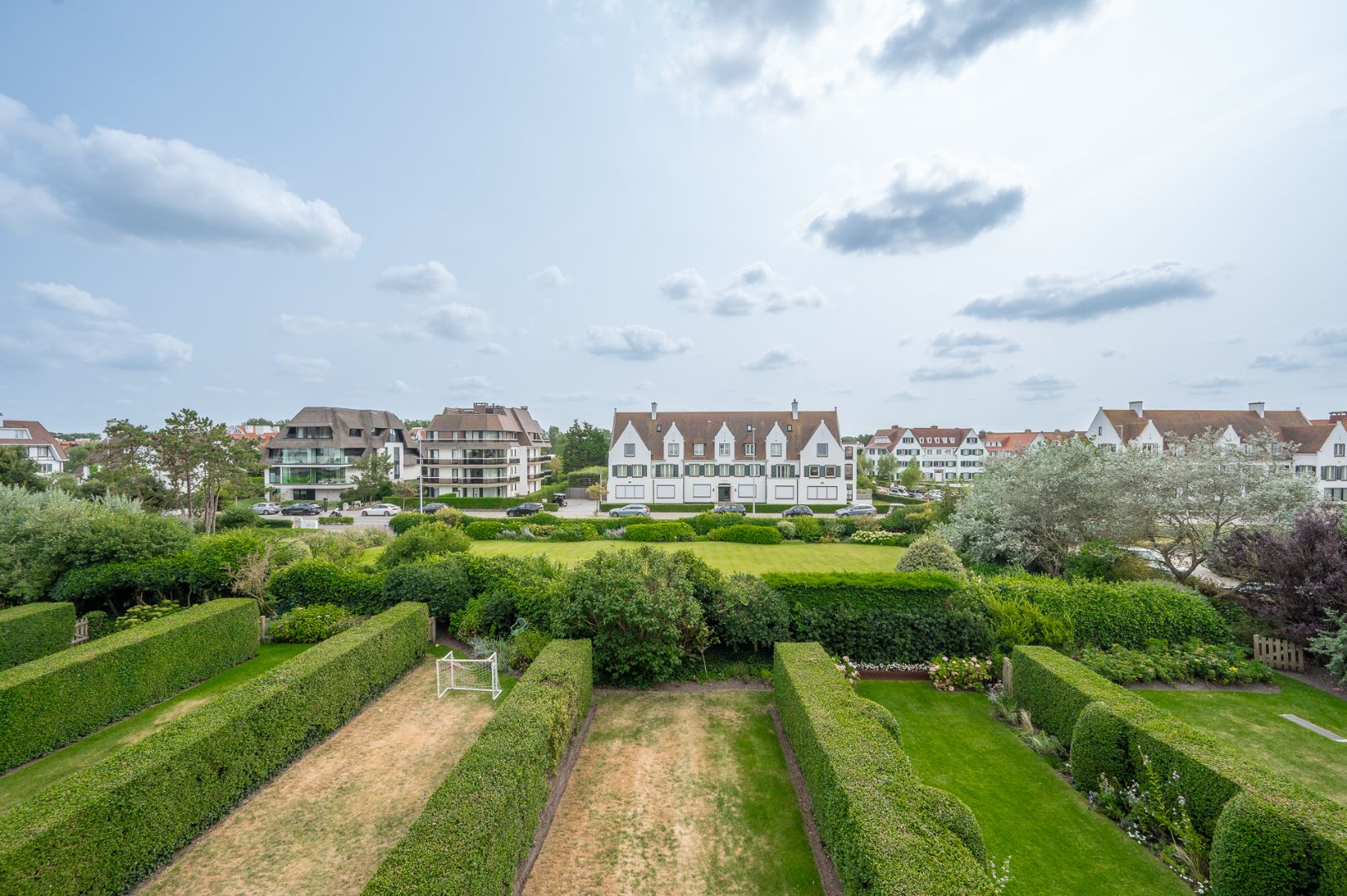 UITZONDERLIJK AANBOD Wandeldijk - Te renoveren appartement met perfecte oriëntatie en dubbele garage foto {{pictureIndex}}