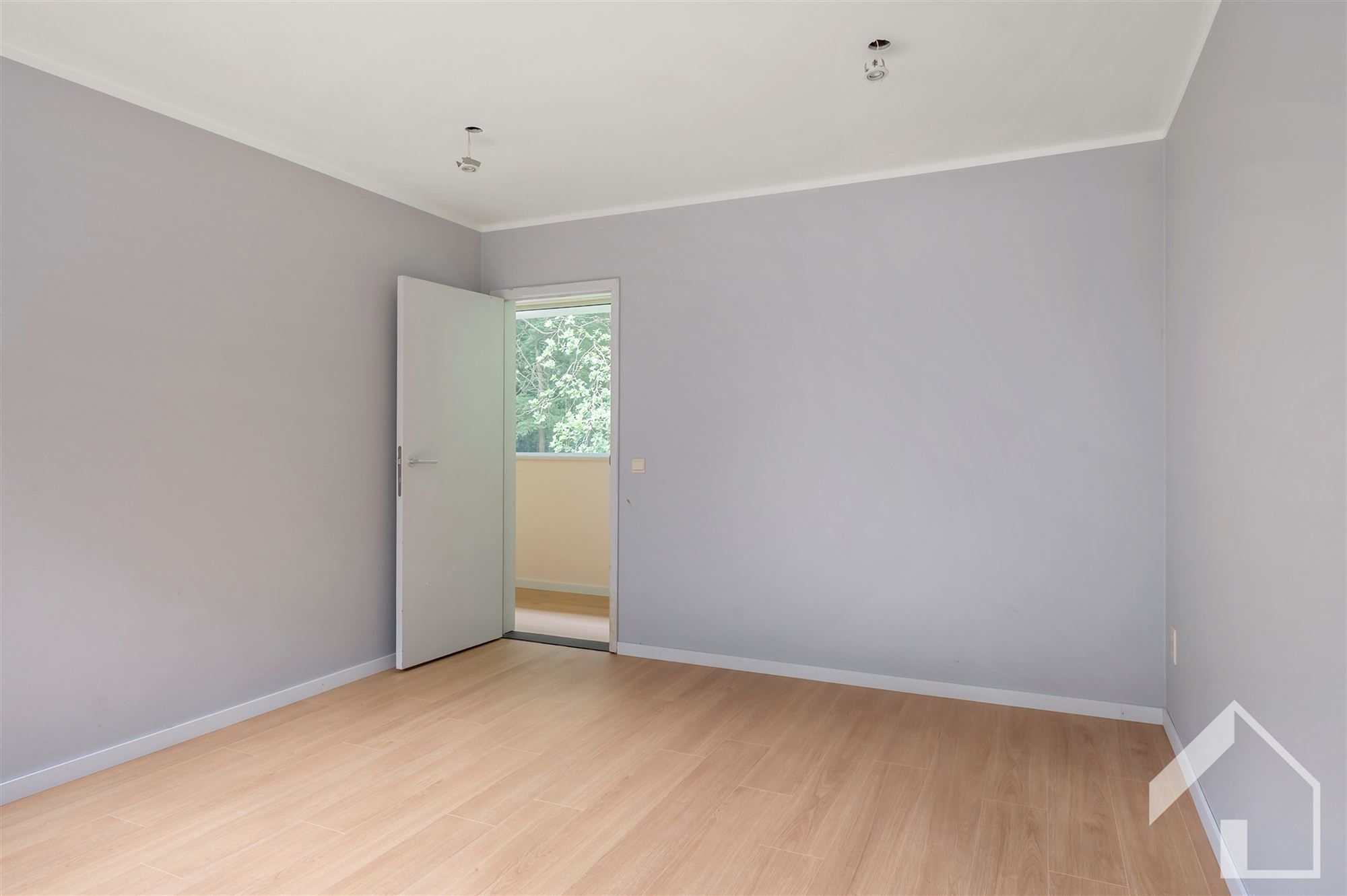 Villa met zwembad in het groen foto 16