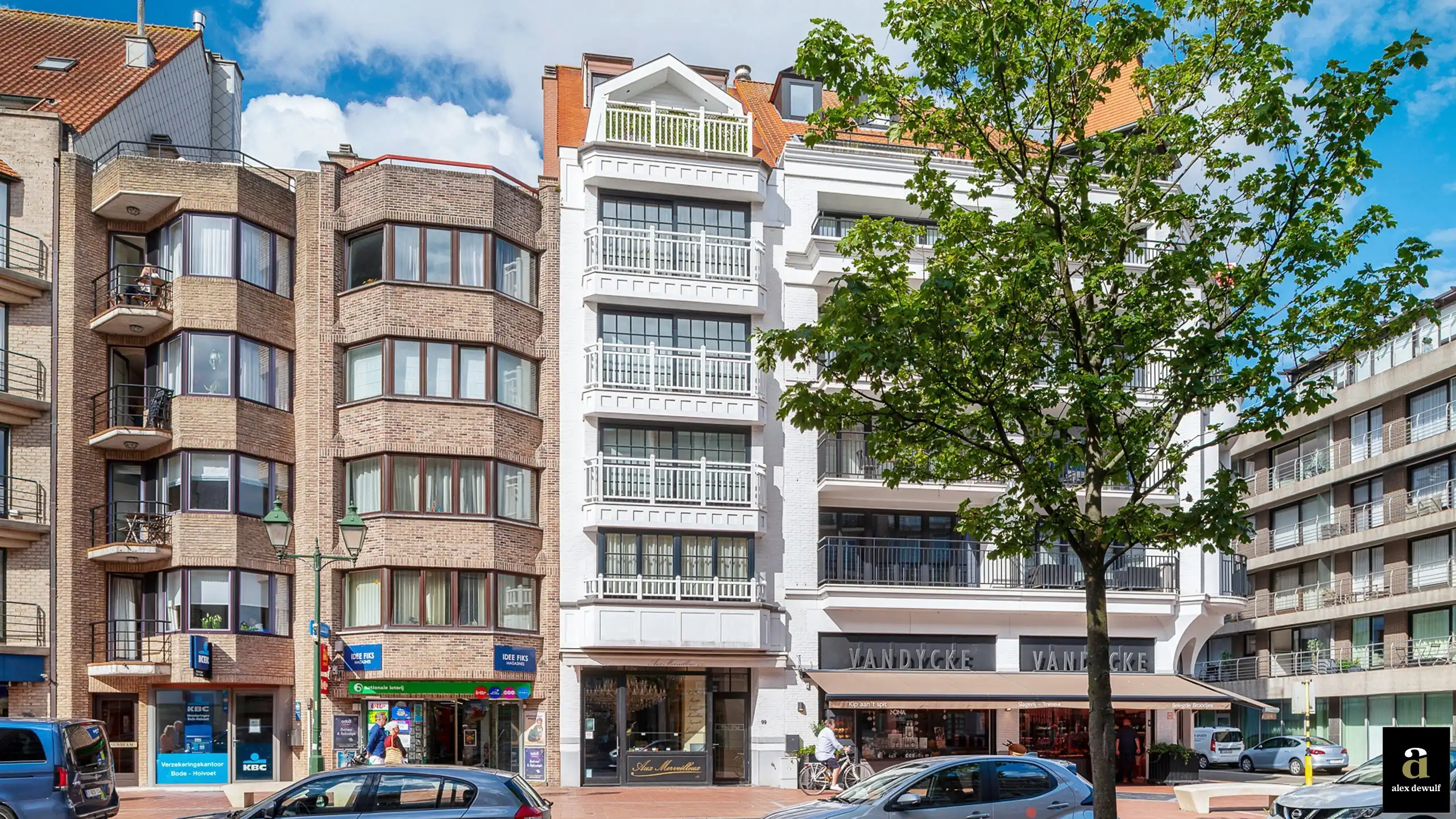 Centraal gelegen appartement in zeer goede staat [Lippenslaan]. foto {{pictureIndex}}