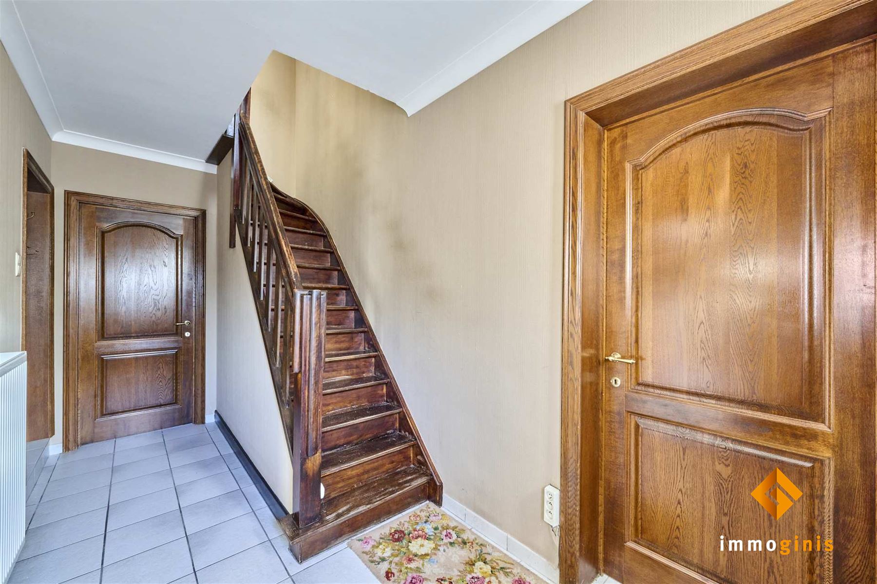 Zéér ruime woning met 5 slaapkamers en 2 badkamers op een ruim perceel van 12a40ca. Uitbreiding op zolder mogelijk! foto 2