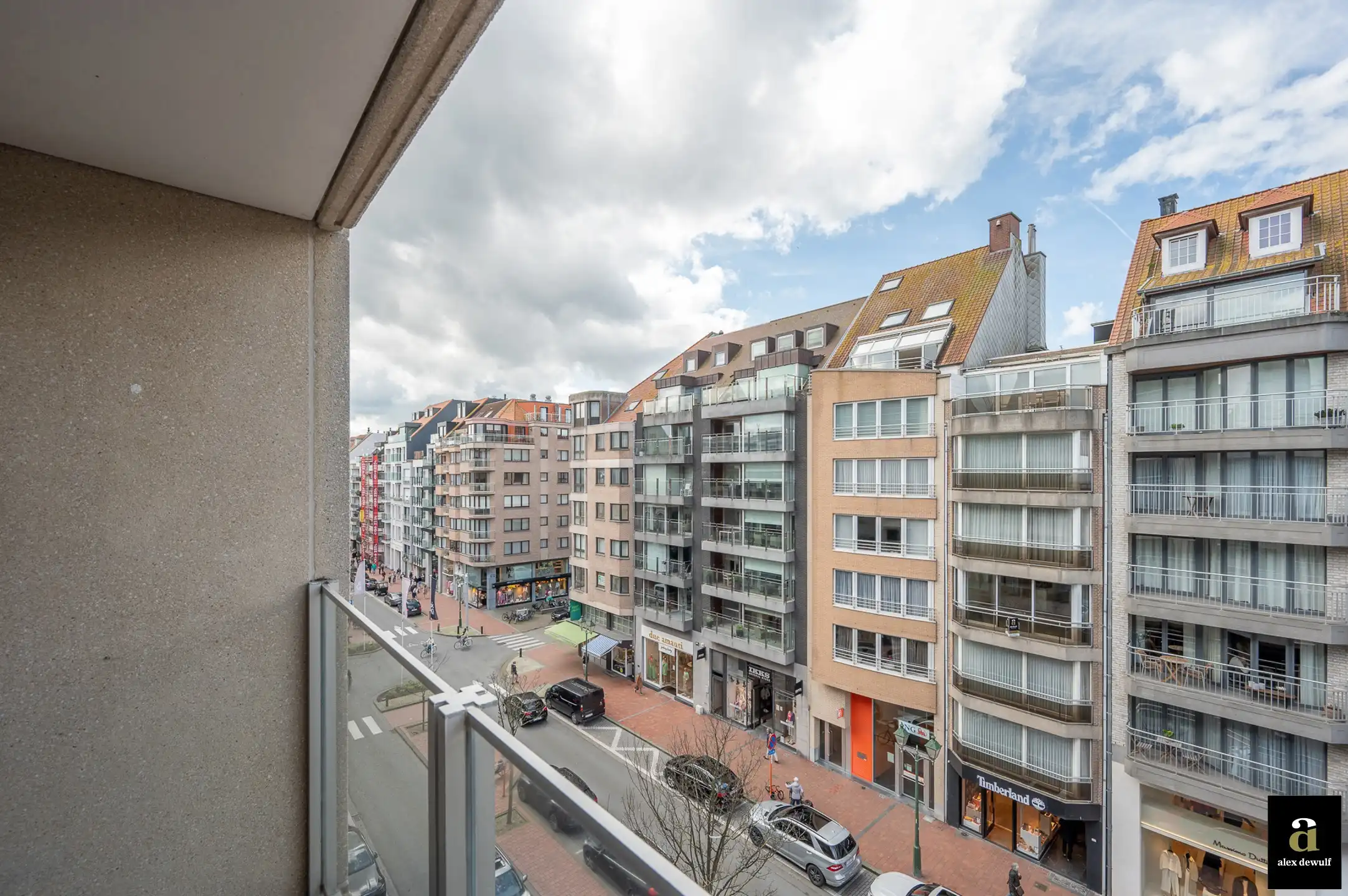 Prachtig gerenoveerd appartement met terras aan de Lippenslaan. foto 8