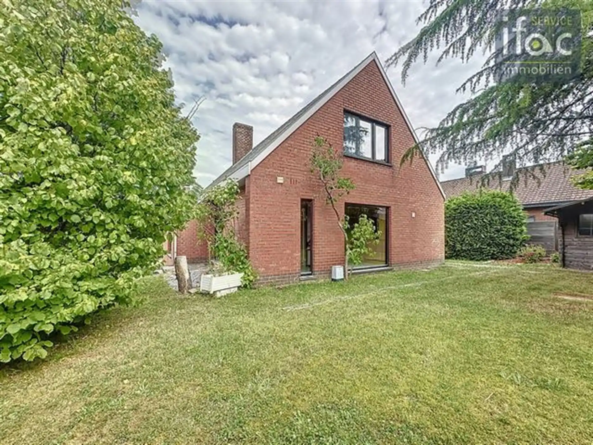 Hoofdfoto van de publicatie: Villa