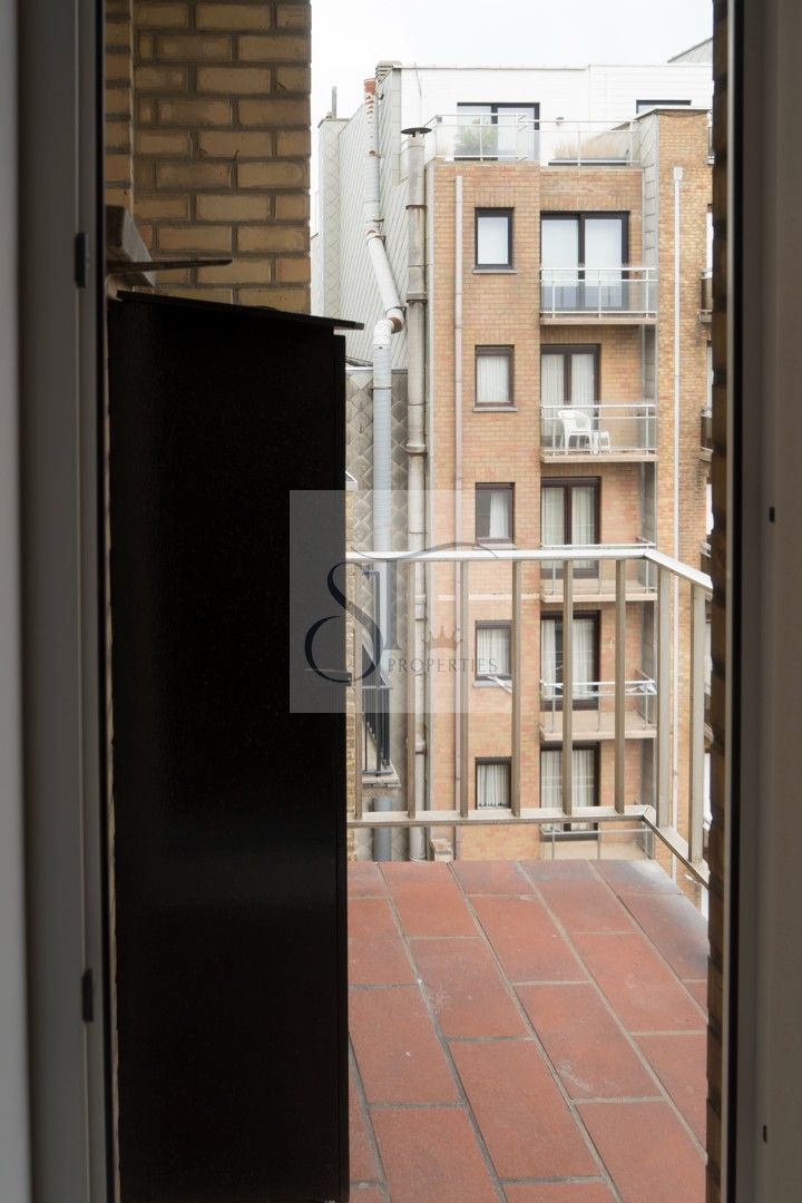 Gemeubeld appartement met zeezicht op toplocatie! foto 13