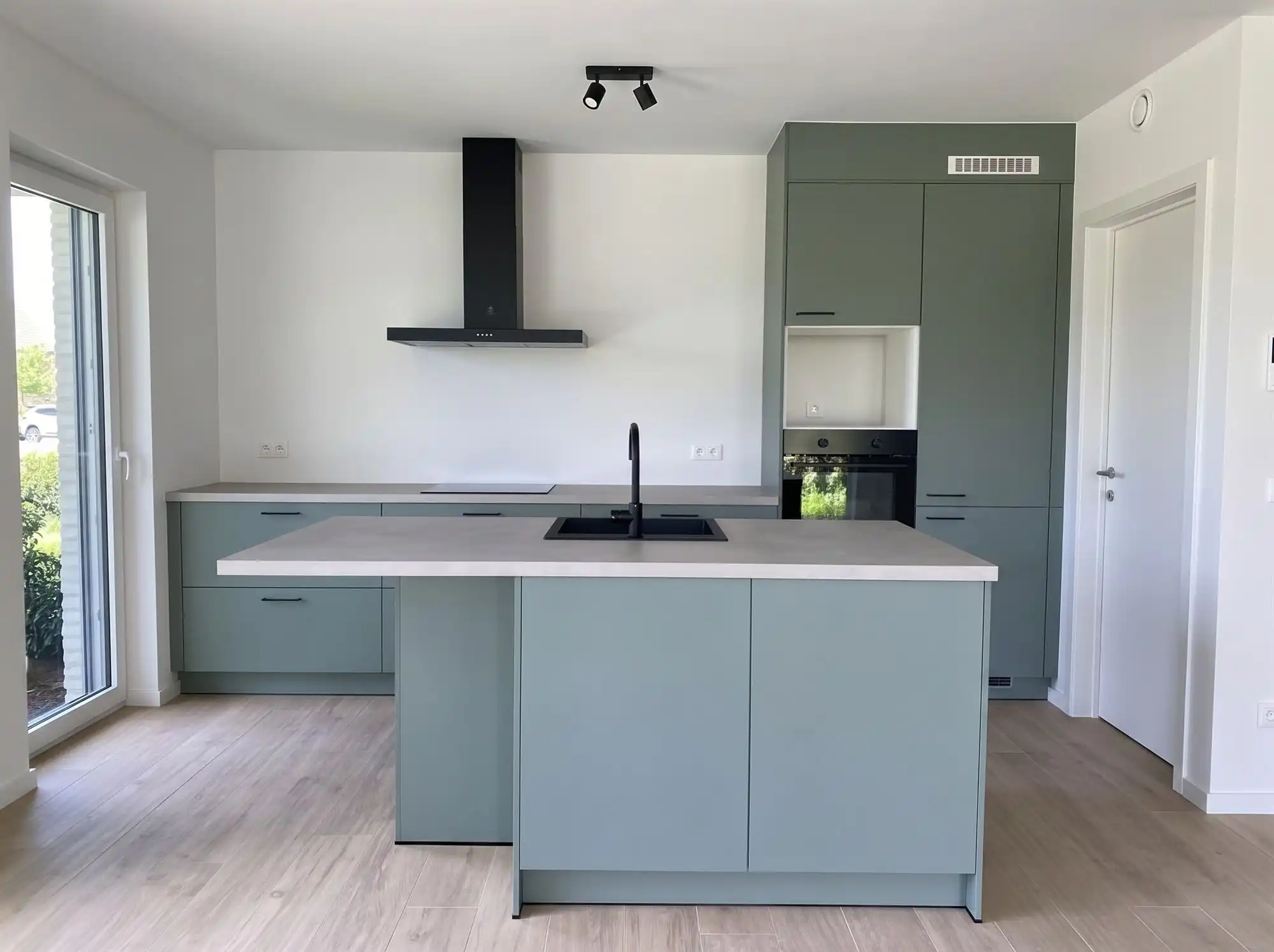 Gelijkvloers nieuwbouwappartement met garage en berging foto 8