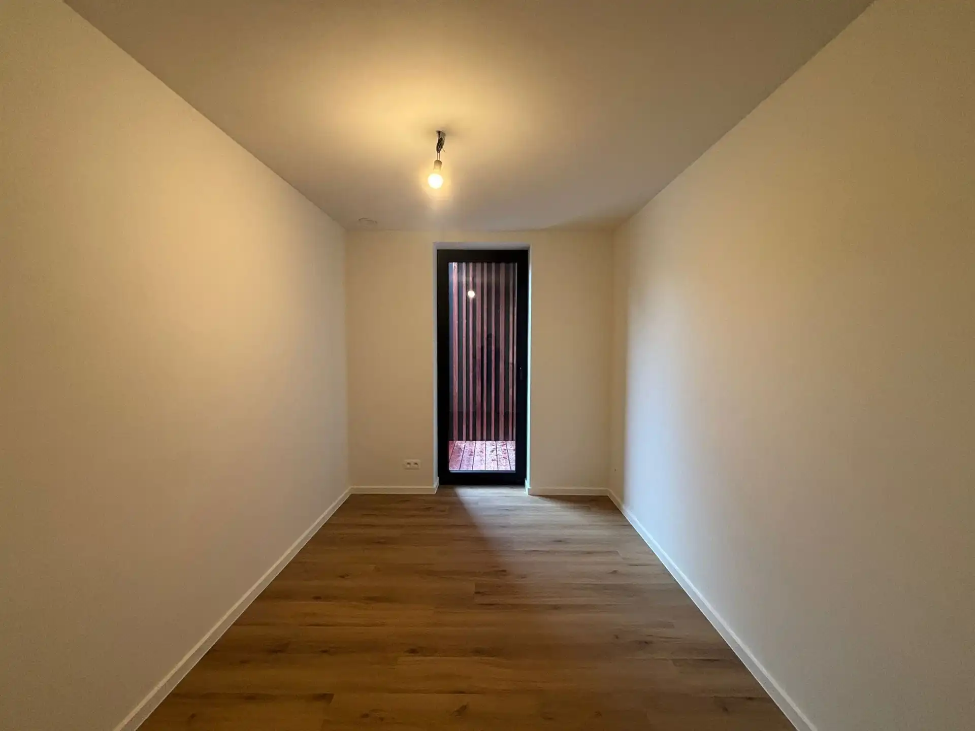 Modern gelijkvloers appartement met private tuin en ruime terrassen in Asse! foto 13