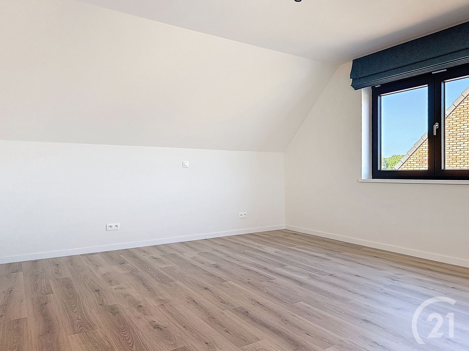 Nieuwbouwwoning te huur in een doodlopende straat !!! foto 9