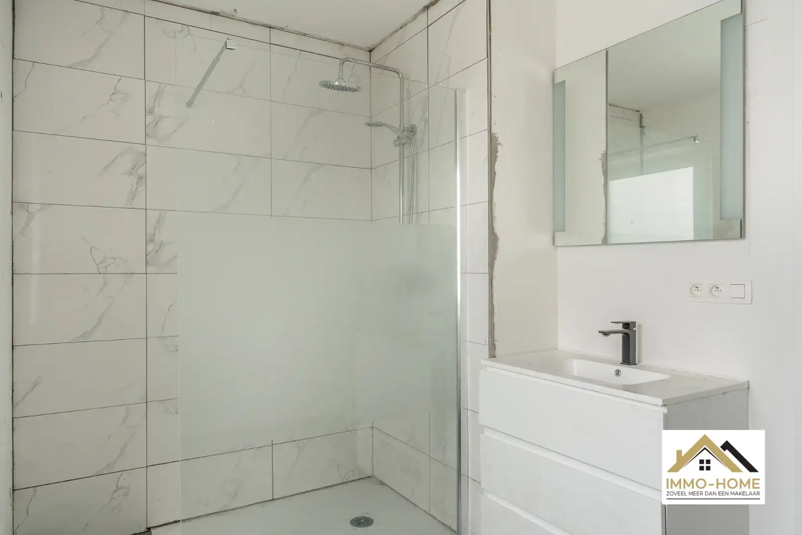 Nog drie af te werken woonunits en vier garages!  foto 10