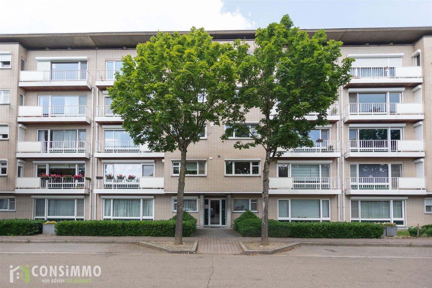 Instapklaar appartement met 3 slaapkamers in Genk! foto 2