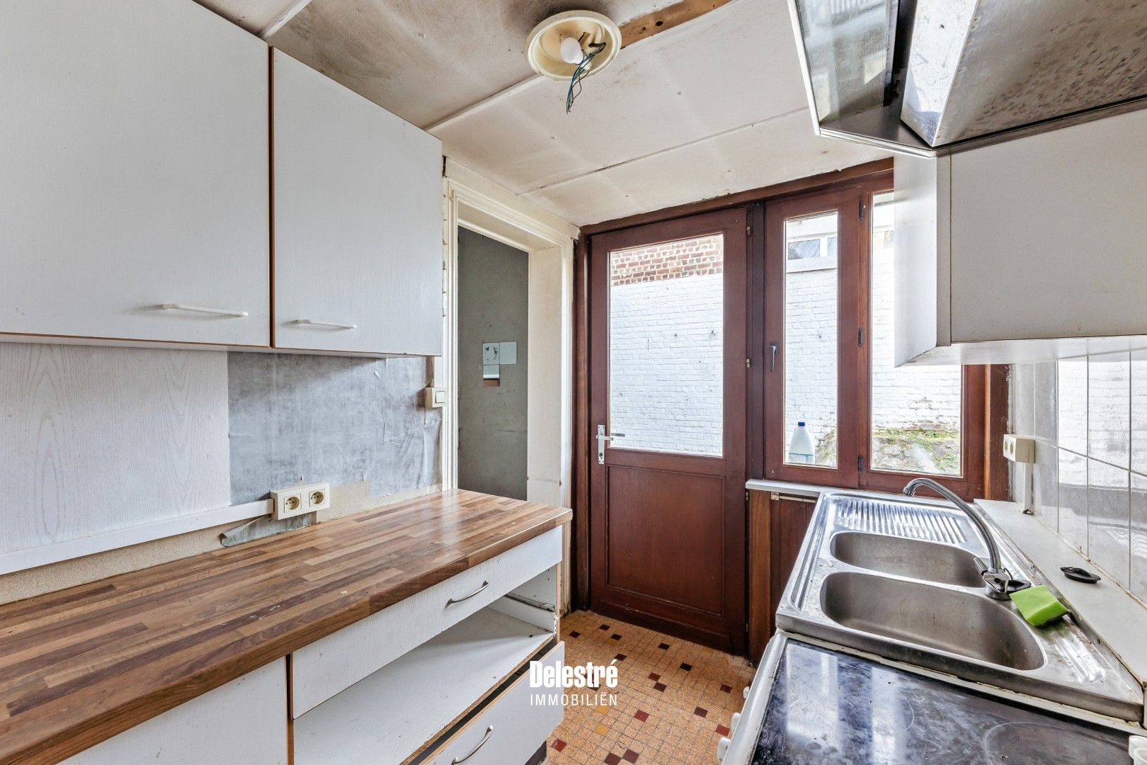 RENOVATIEPAREL MET GARAGE EN ZALIGE TUIN WELLE foto 9