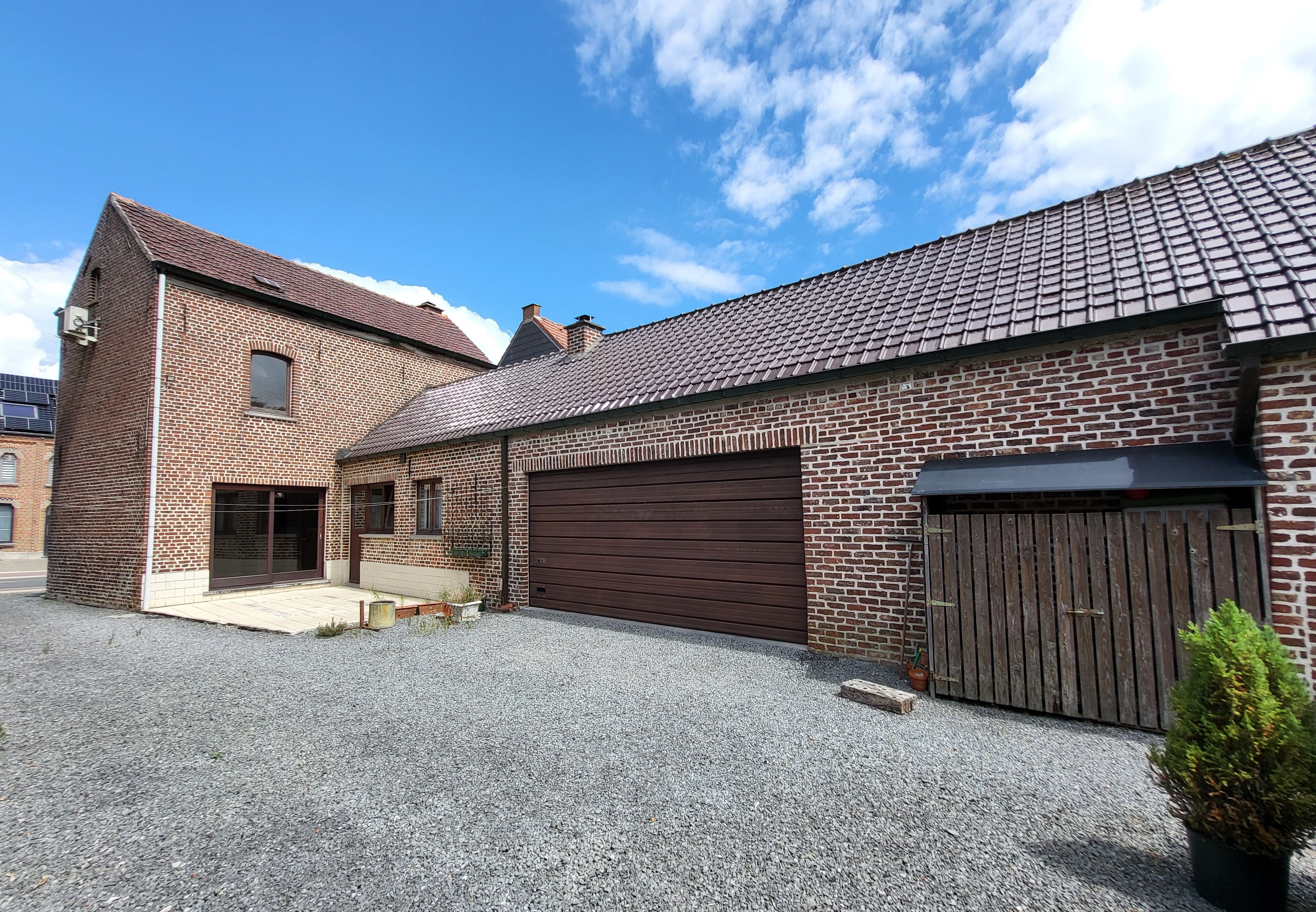 Prachtige burgerwoning op 950 m² met ruime garage en zuidgerichte tuin gelegen in de Vlaamse Ardennen.  foto 2