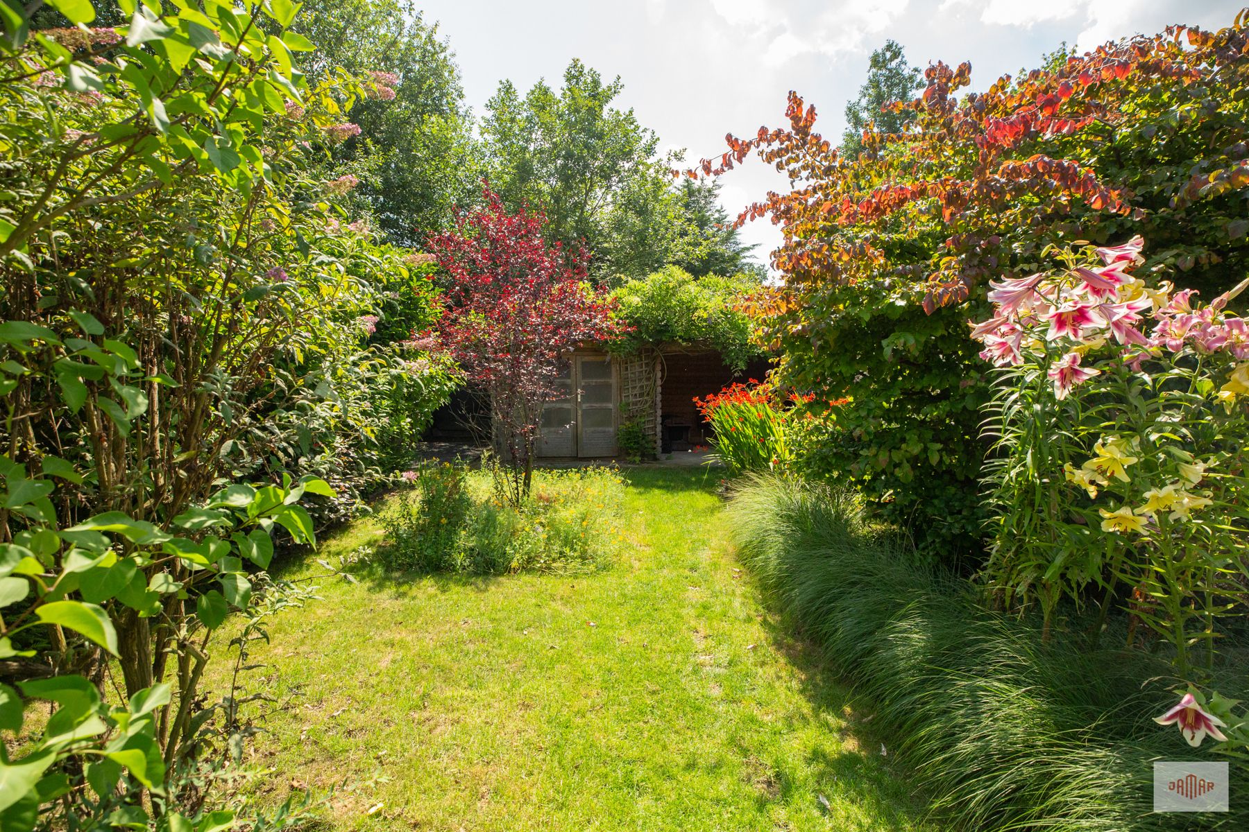 Moderne halfopen gezinswoning met veel ruimte foto 4