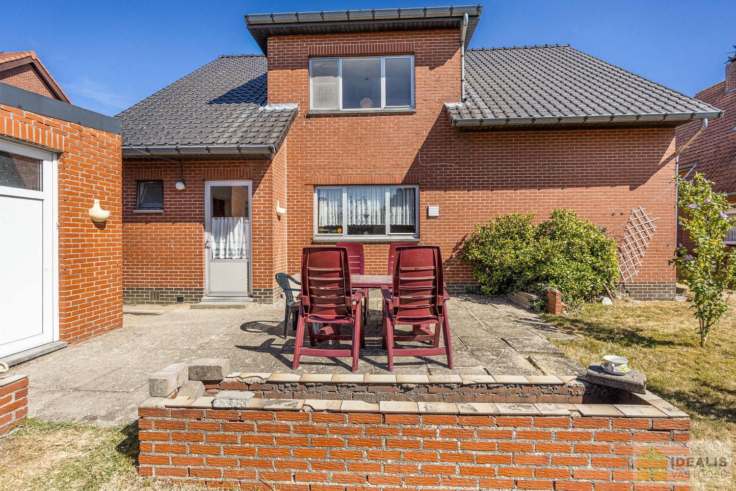 RUSTIG GELEGEN OP TE KNAPPEN EENGEZINSWONING MET 3 SLAAPKAMERS! - De woning omvat maar liefst 166m² bewoonbare oppervlakte met ruime woonkamer, keuken, 3 slaapkamers, badkamer, garage. De woning is rustig gelegen op een perceel met een opp. van 6a 21ca. foto 32