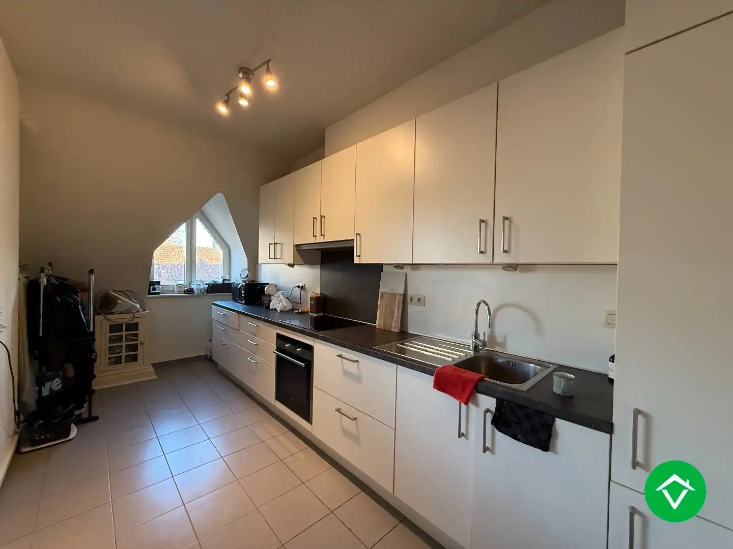 Ruim, gezellig dakappartement met 3 slaapkamers in centrum Roeselare  foto 5