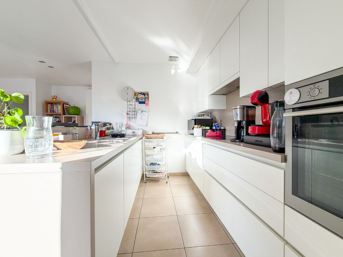 Lichtrijk recent appartement met 2 slp, groot terras en garage, Torhout. foto 8