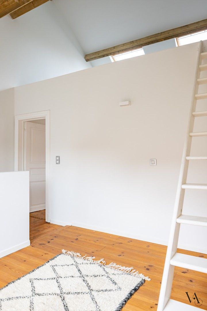 Exclusieve gerenoveerde burgerwoning met overvloedige lichtinval en uniek stadstuintje foto 14