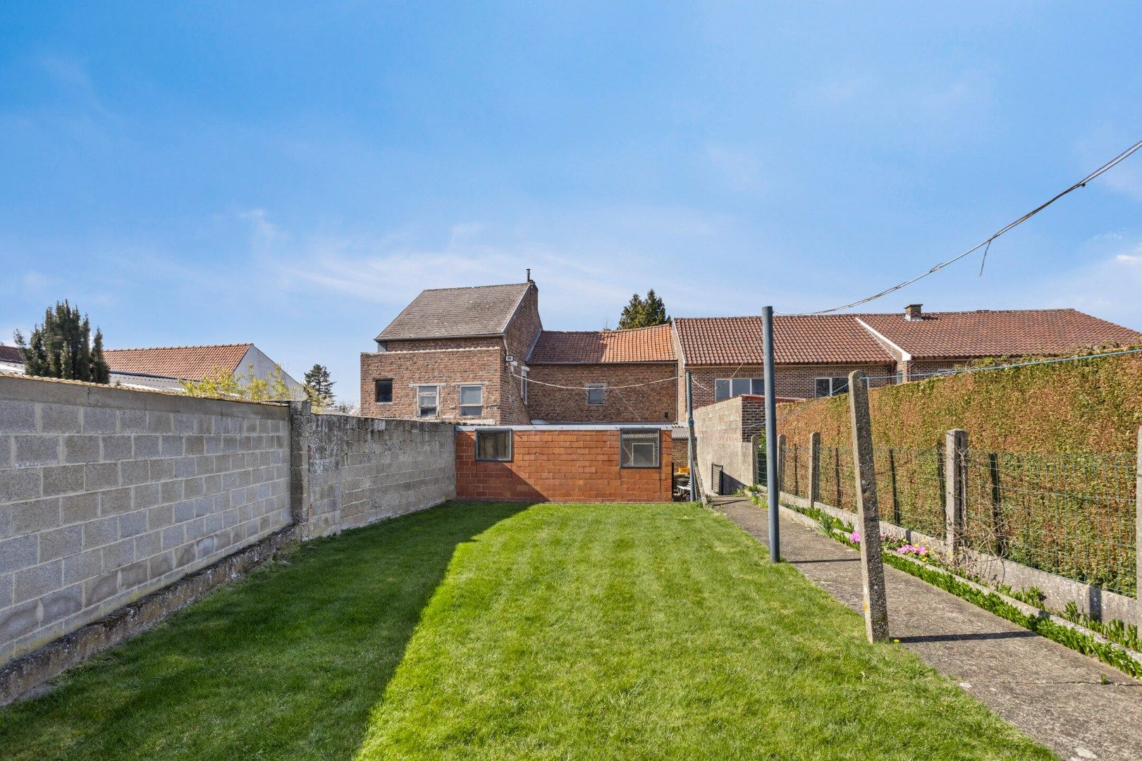 Verzorgde woning met mooie tuin en leuke weide, rustig gelegen en prachtig uitzicht foto 26