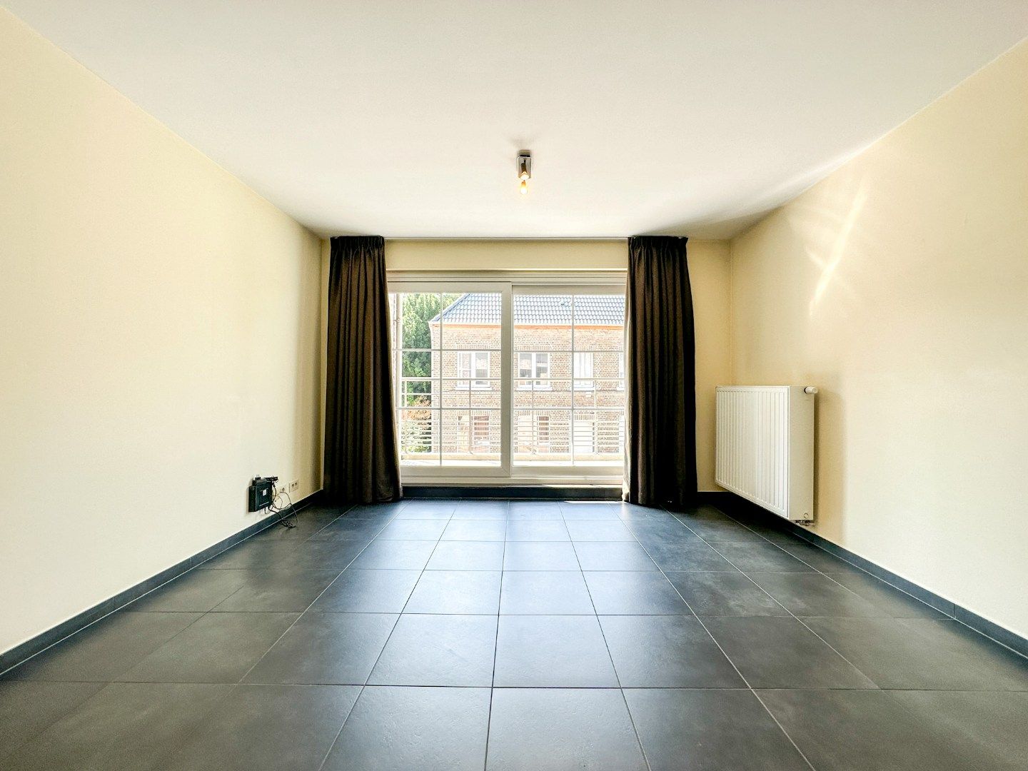 Instapklaar energiezuinig appartement hartje Eernegem, met zonnig terras en garage, topligging. foto 6